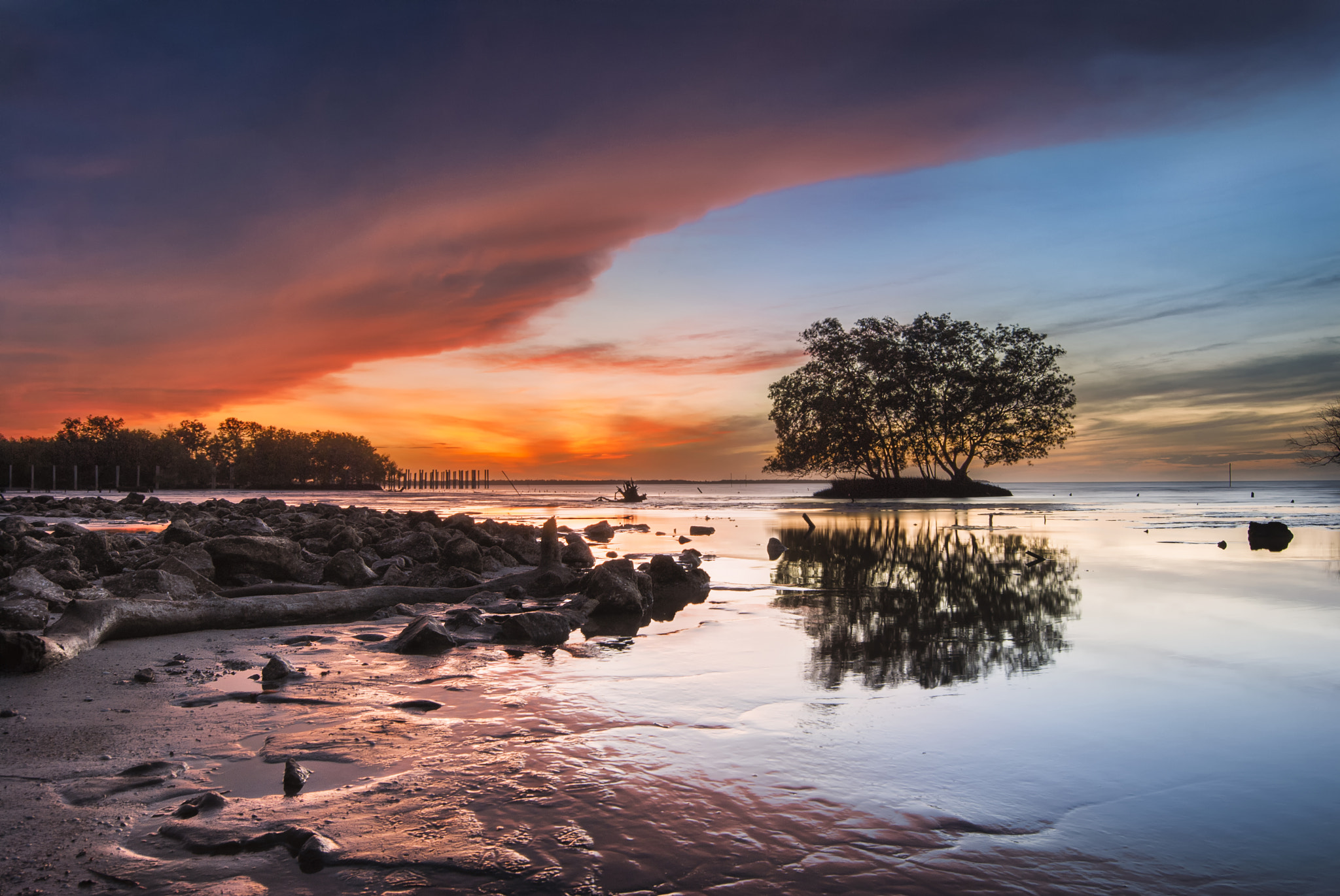 Nikon AF-S Nikkor 16-35mm F4G ED VR sample photo. Solitude photography