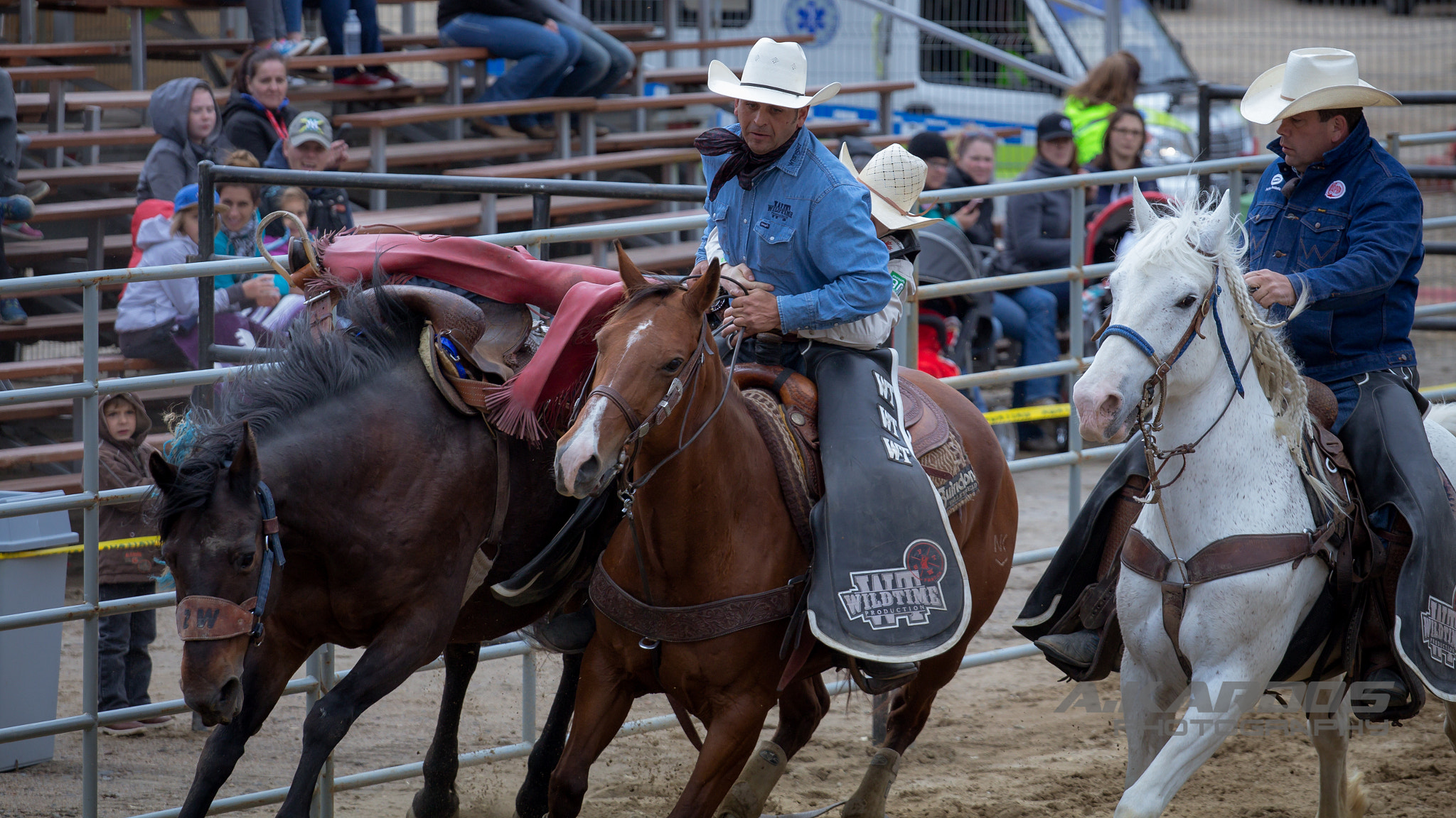 Canon EOS 700D (EOS Rebel T5i / EOS Kiss X7i) + Canon EF 70-200mm F4L USM sample photo. Rodéo fest 2016 - val-saint-côme photography