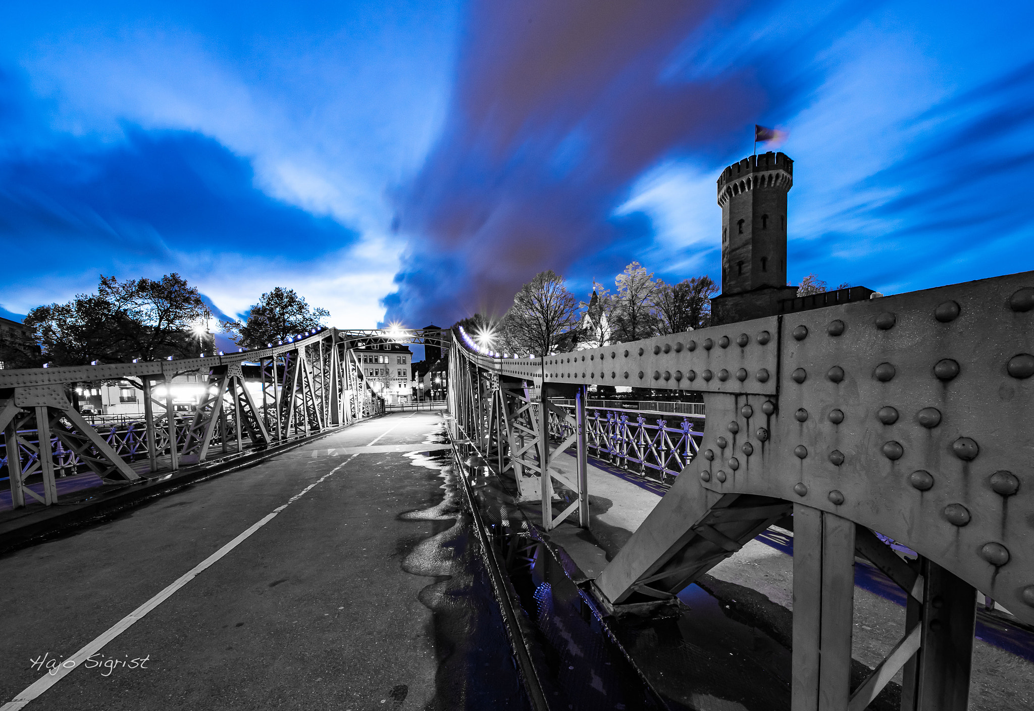 Sigma 8-16mm F4.5-5.6 DC HSM sample photo. Steel photography