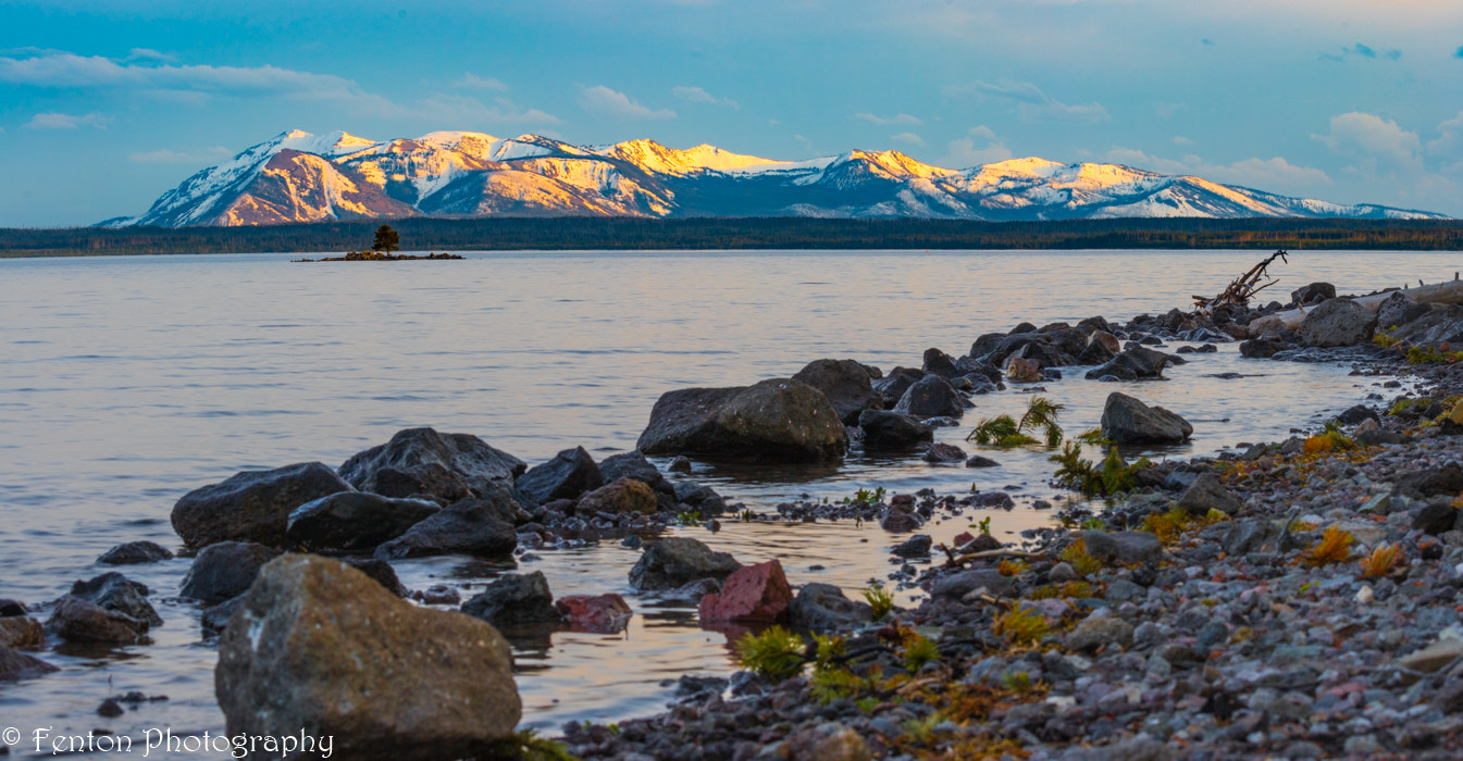 Canon EOS 760D (EOS Rebel T6s / EOS 8000D) + Canon EF 100-400mm F4.5-5.6L IS II USM sample photo. Yellowstone lake pano sunset photography