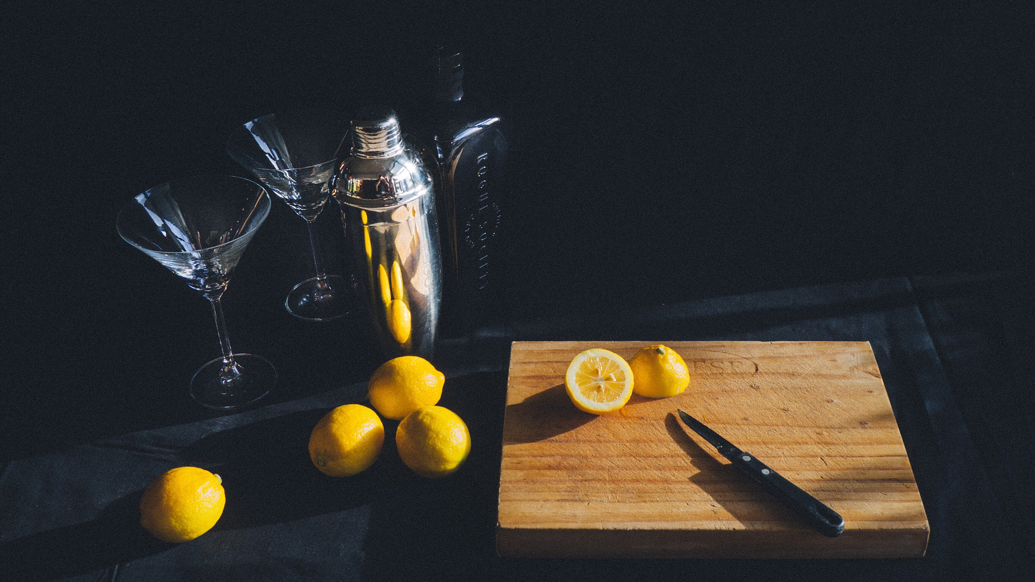 Olympus OM-D E-M10 + LUMIX G 20/F1.7 II sample photo. When life gives you lemon photography