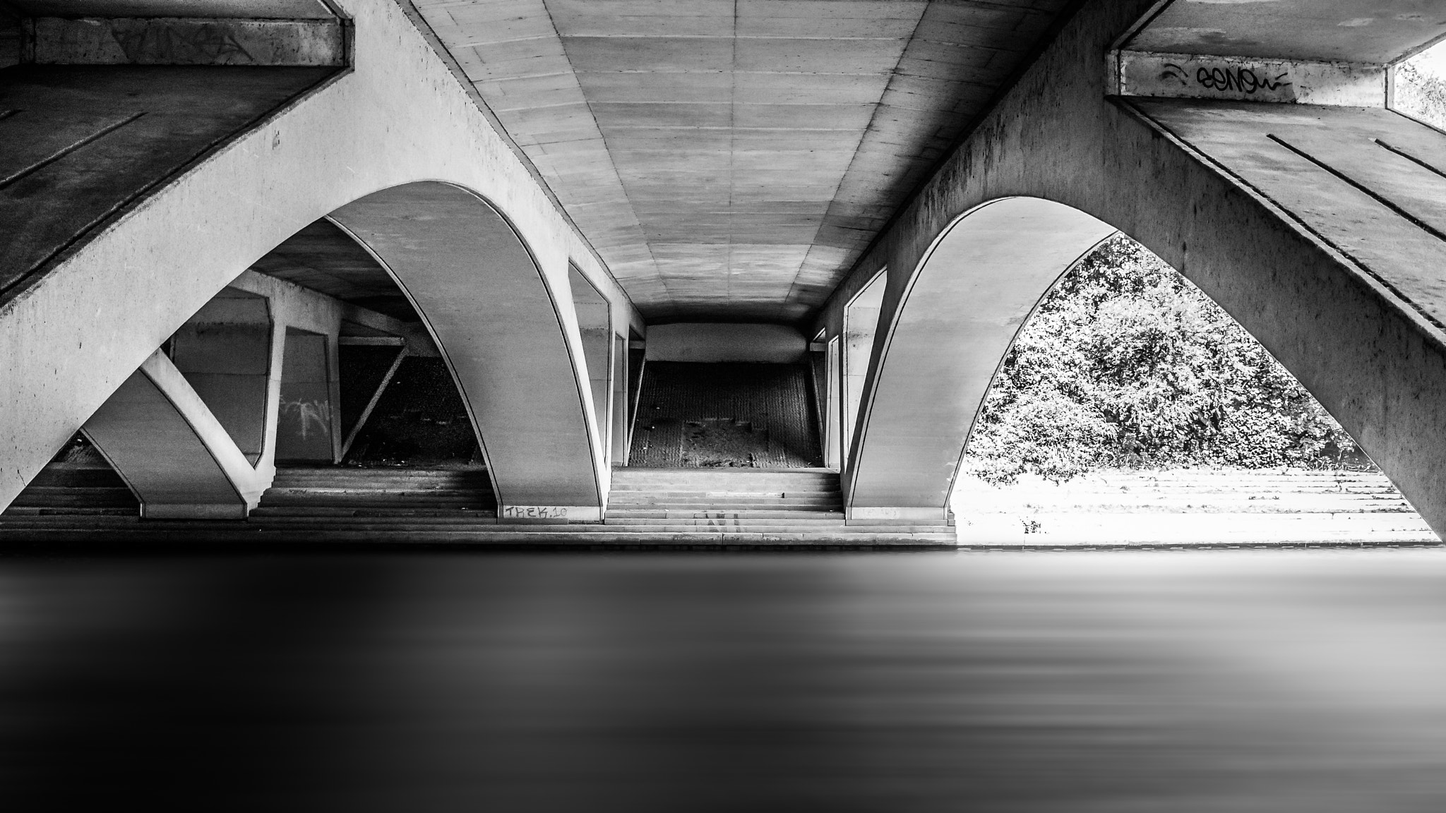 Nikon 1 J1 + Nikon 1 Nikkor 18.5mm F1.8 sample photo. Under the bridge photography