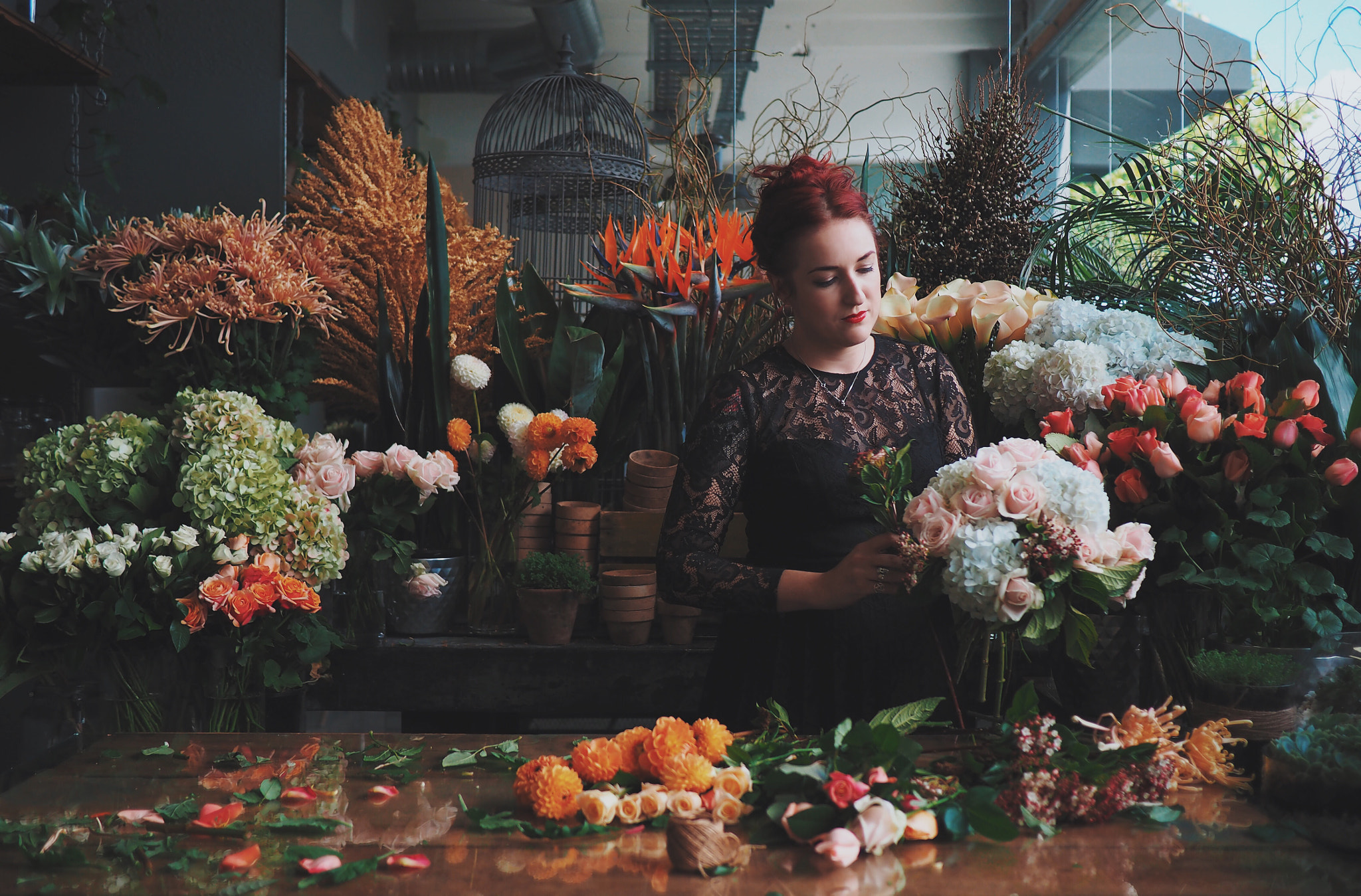 Olympus OM-D E-M10 + LUMIX G 20/F1.7 II sample photo. Florist photography