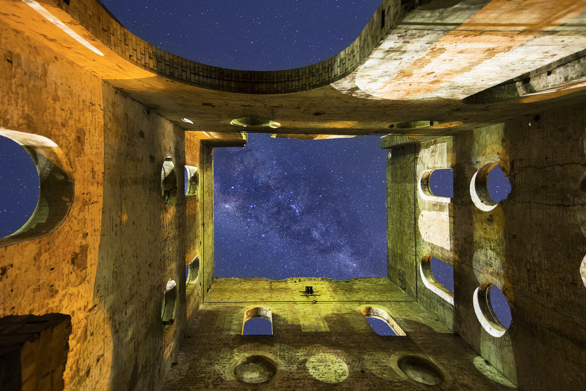 Tokina AT-X Pro 12-24mm F4 (IF) DX sample photo. Milky way through the roof photography