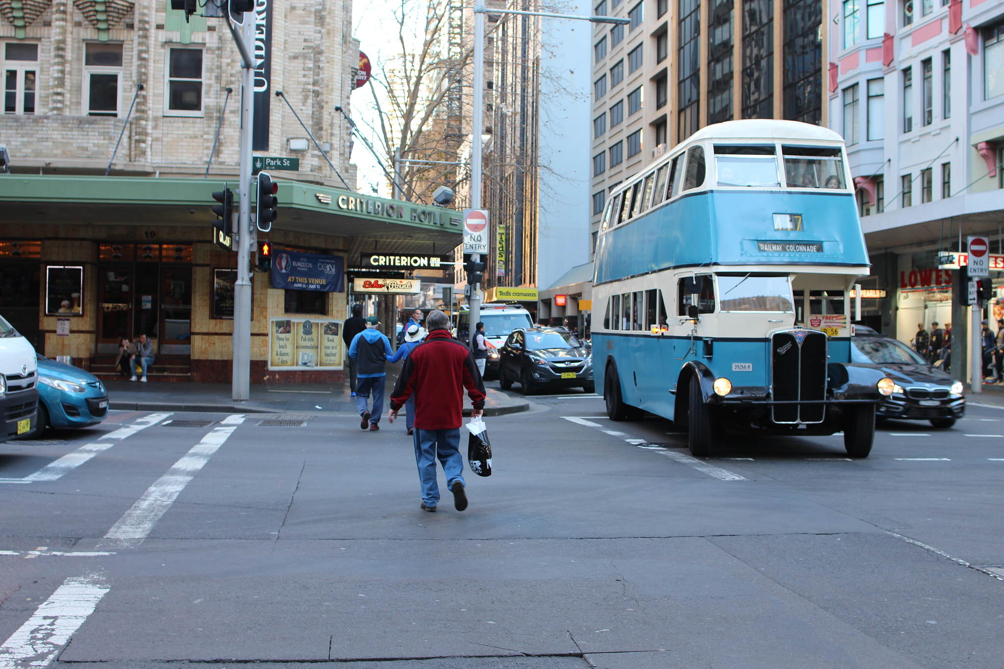 Canon EF 24mm F2.8 IS USM sample photo. Old bus in modern sydney photography