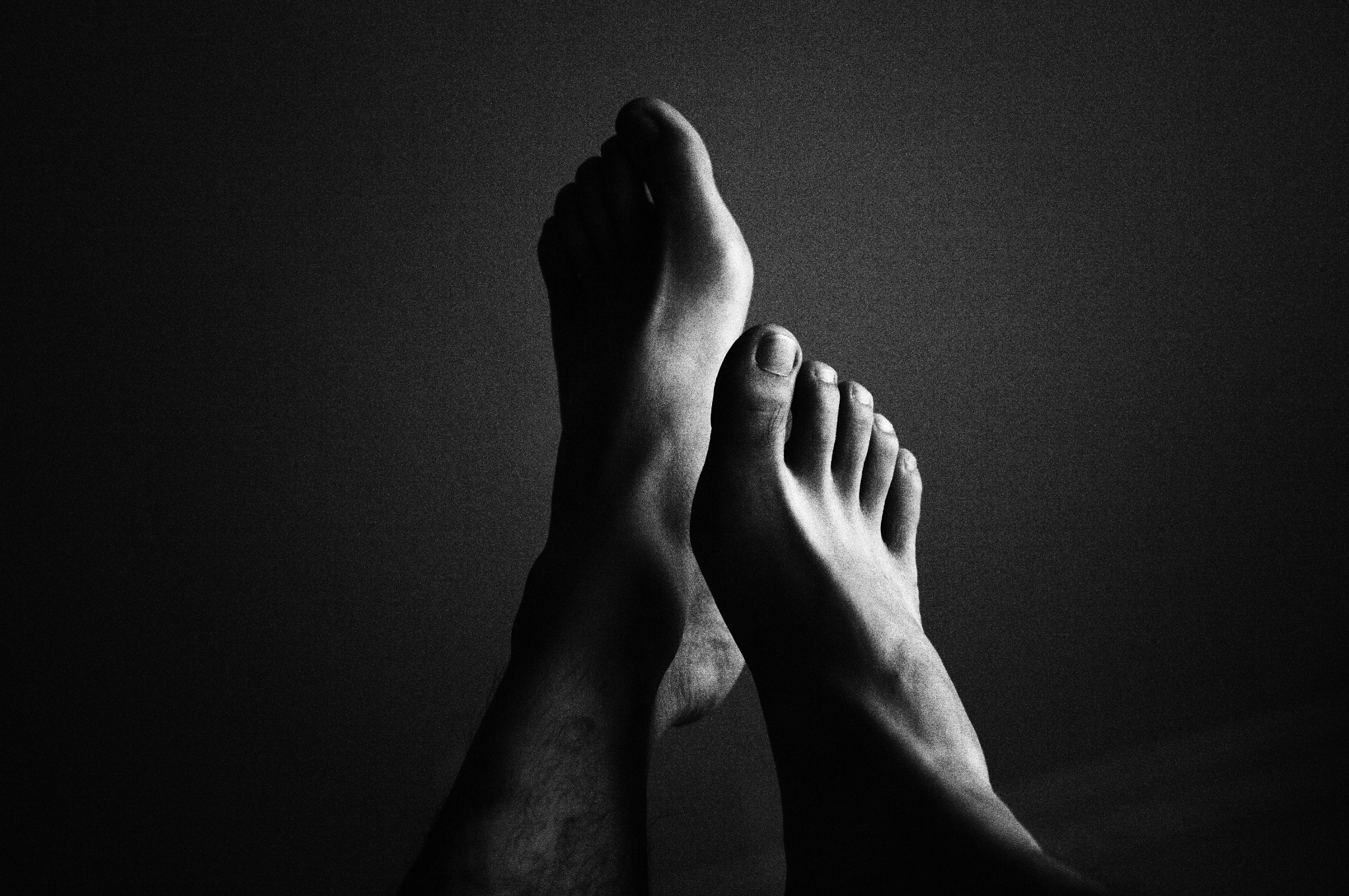 Pentax smc DA 16-45mm F4 ED AL sample photo. Who's feet photography