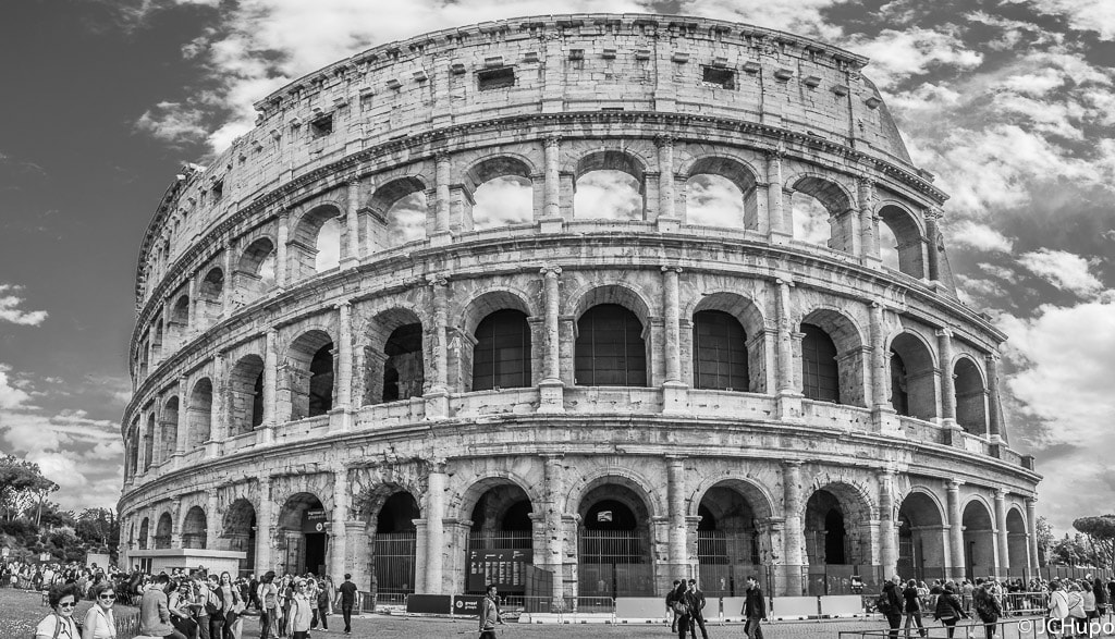Sony a7 II + Canon EF 17-40mm F4L USM sample photo. Coliseum photography