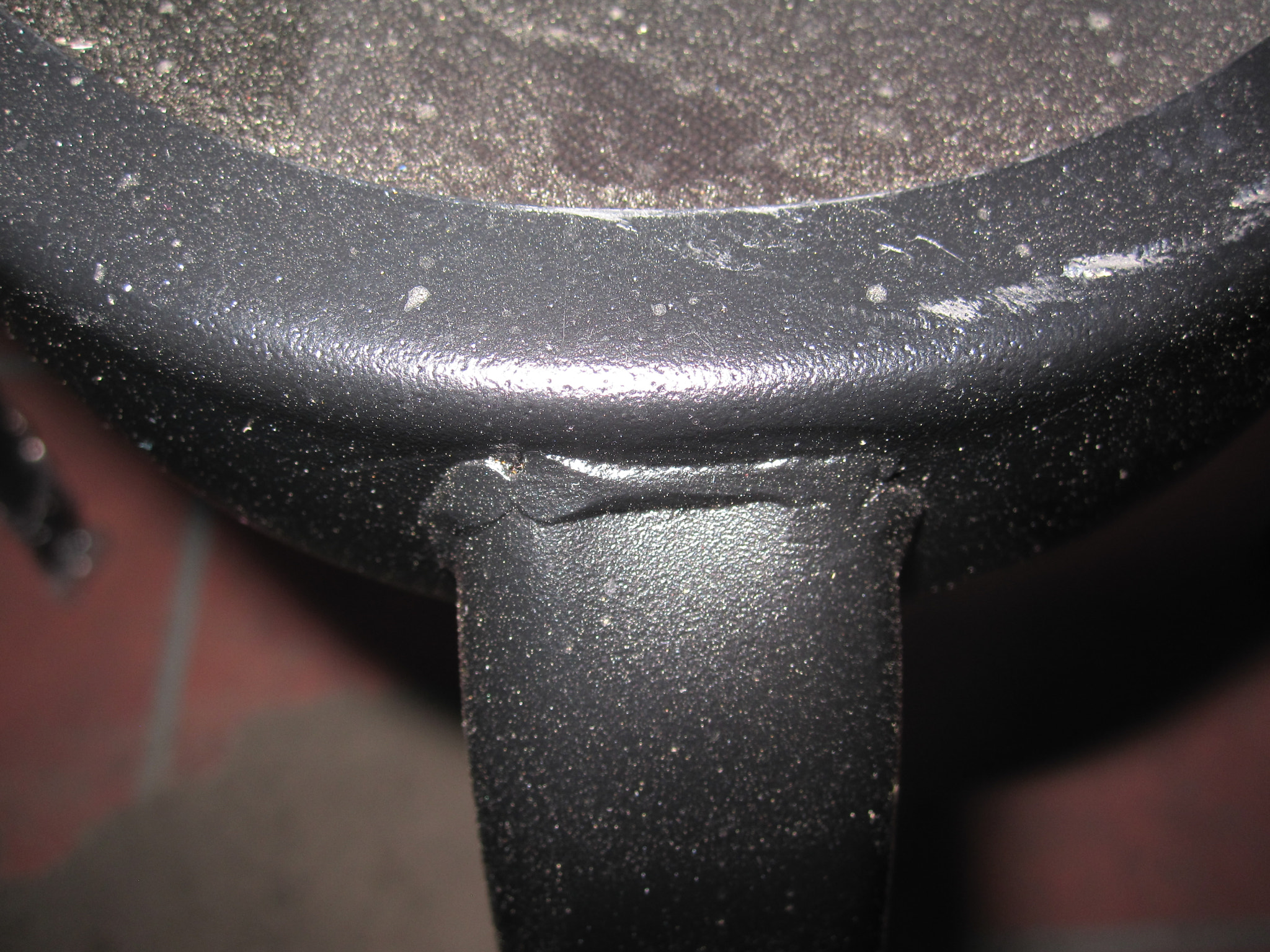 Canon PowerShot SD780 IS (Digital IXUS 100 IS / IXY Digital 210 IS) sample photo. 1 leg of a sad table photography