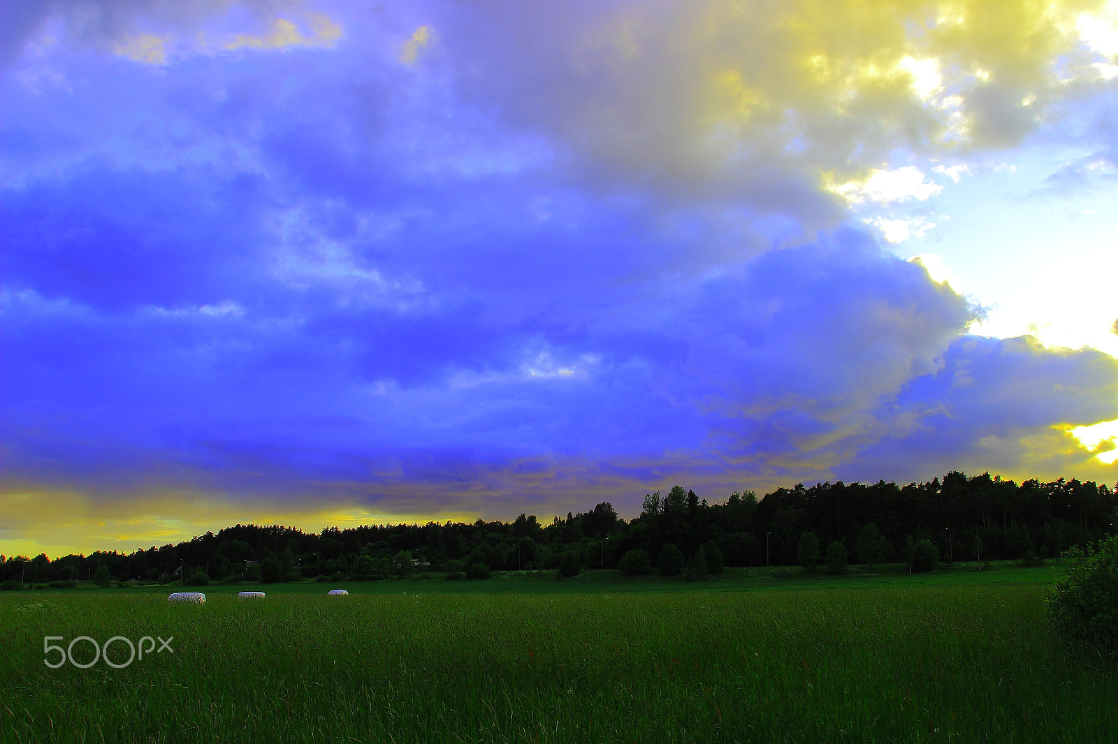 Canon EF 20-35mm f/2.8L sample photo. Before the rain photography