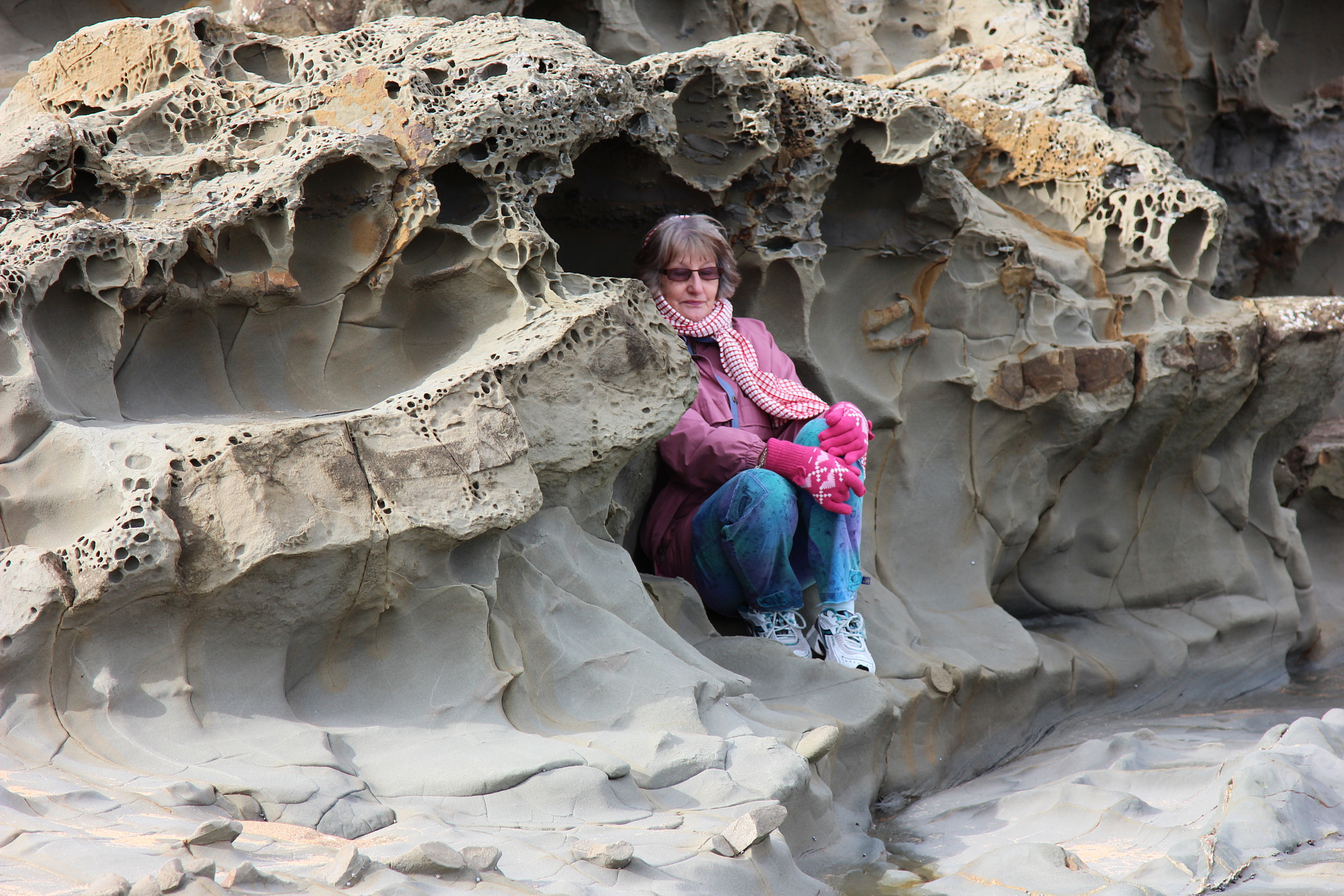 Canon EOS 600D (Rebel EOS T3i / EOS Kiss X5) sample photo. Hobbit at the beach in winter photography