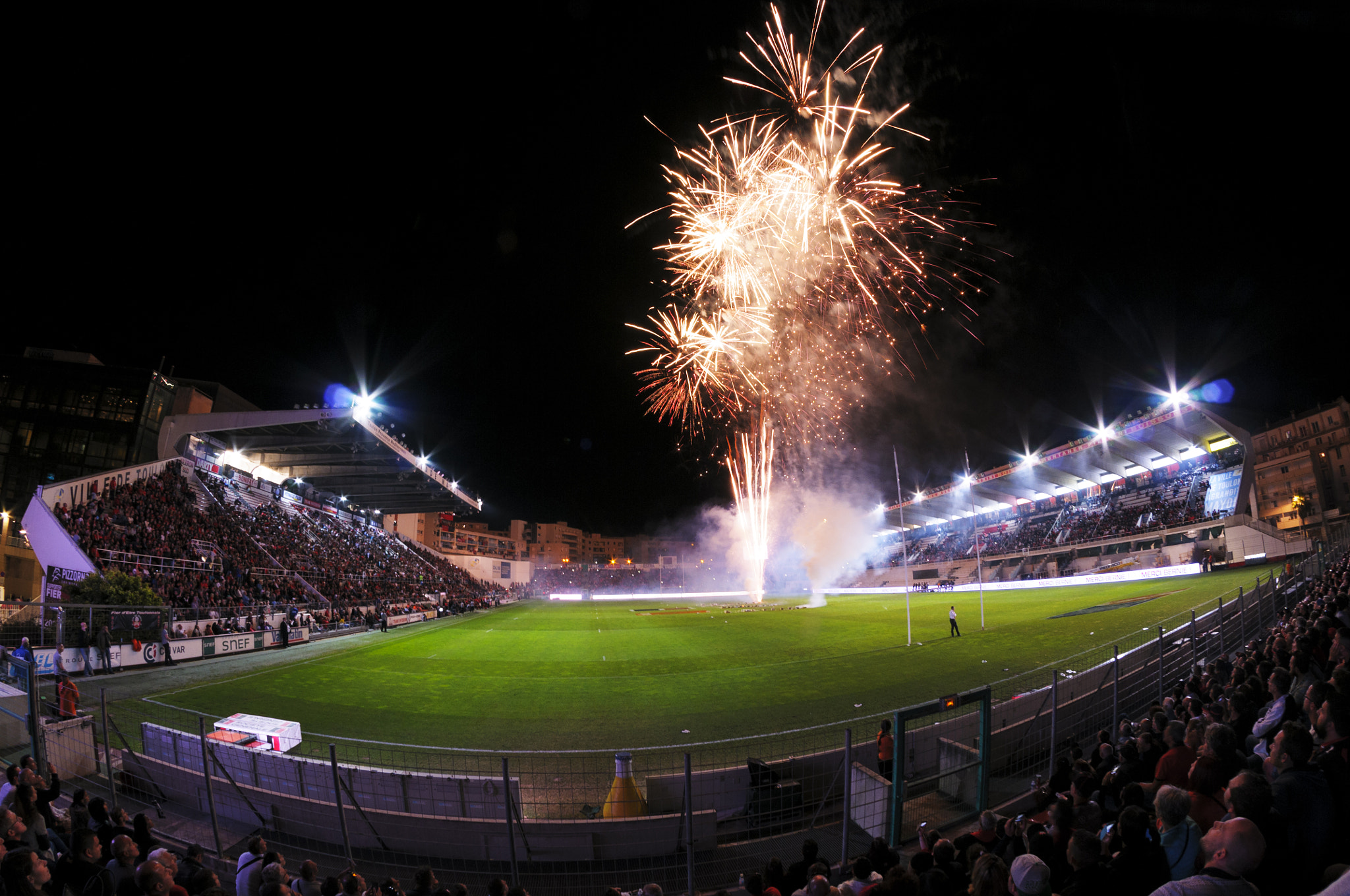 Nikon D300 + Samyang 8mm F3.5 Aspherical IF MC Fisheye sample photo. Firework photography