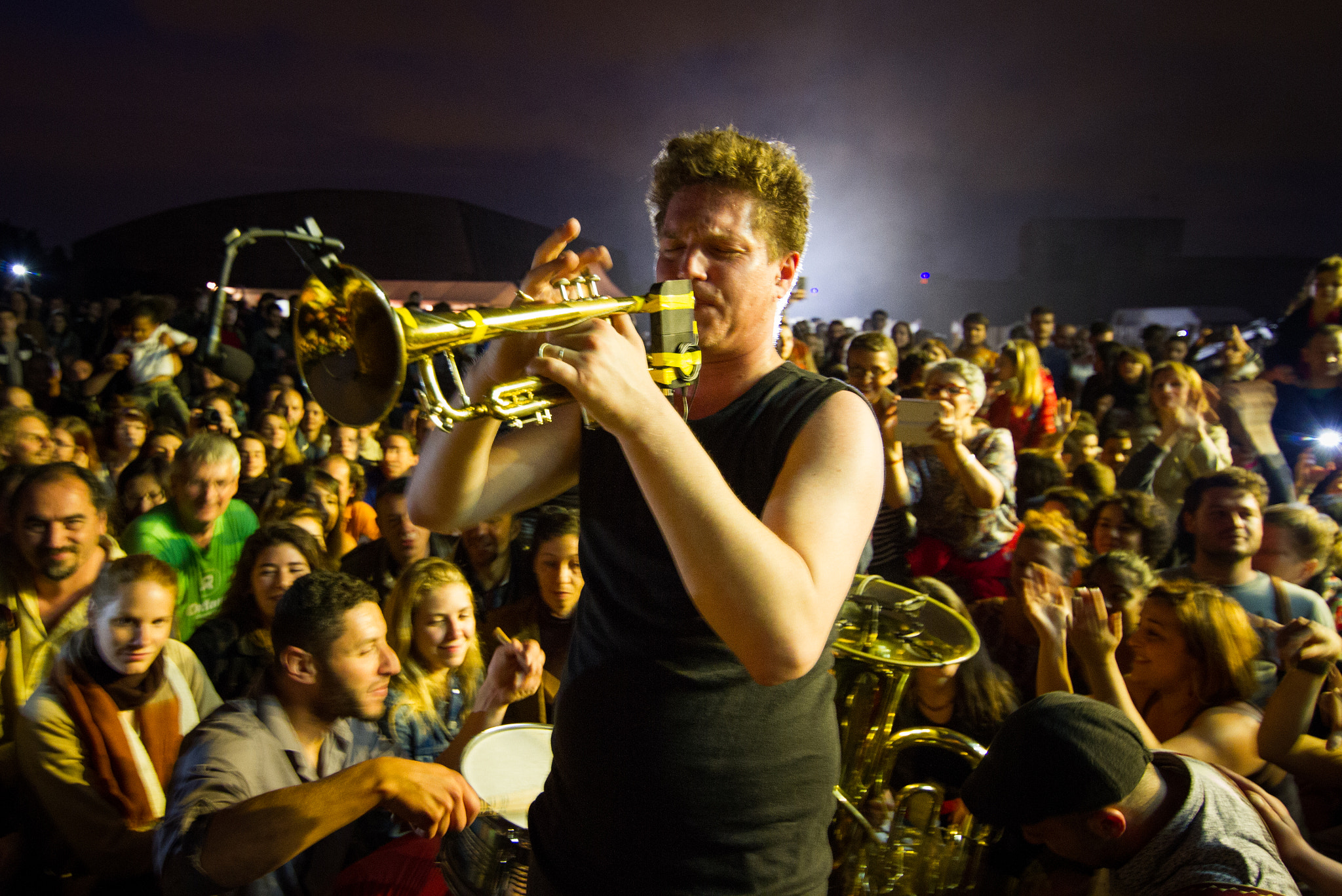 Canon EOS 7D + Tokina AT-X 11-20 F2.8 PRO DX Aspherical 11-20mm f/2.8 sample photo. Trumpet people photography