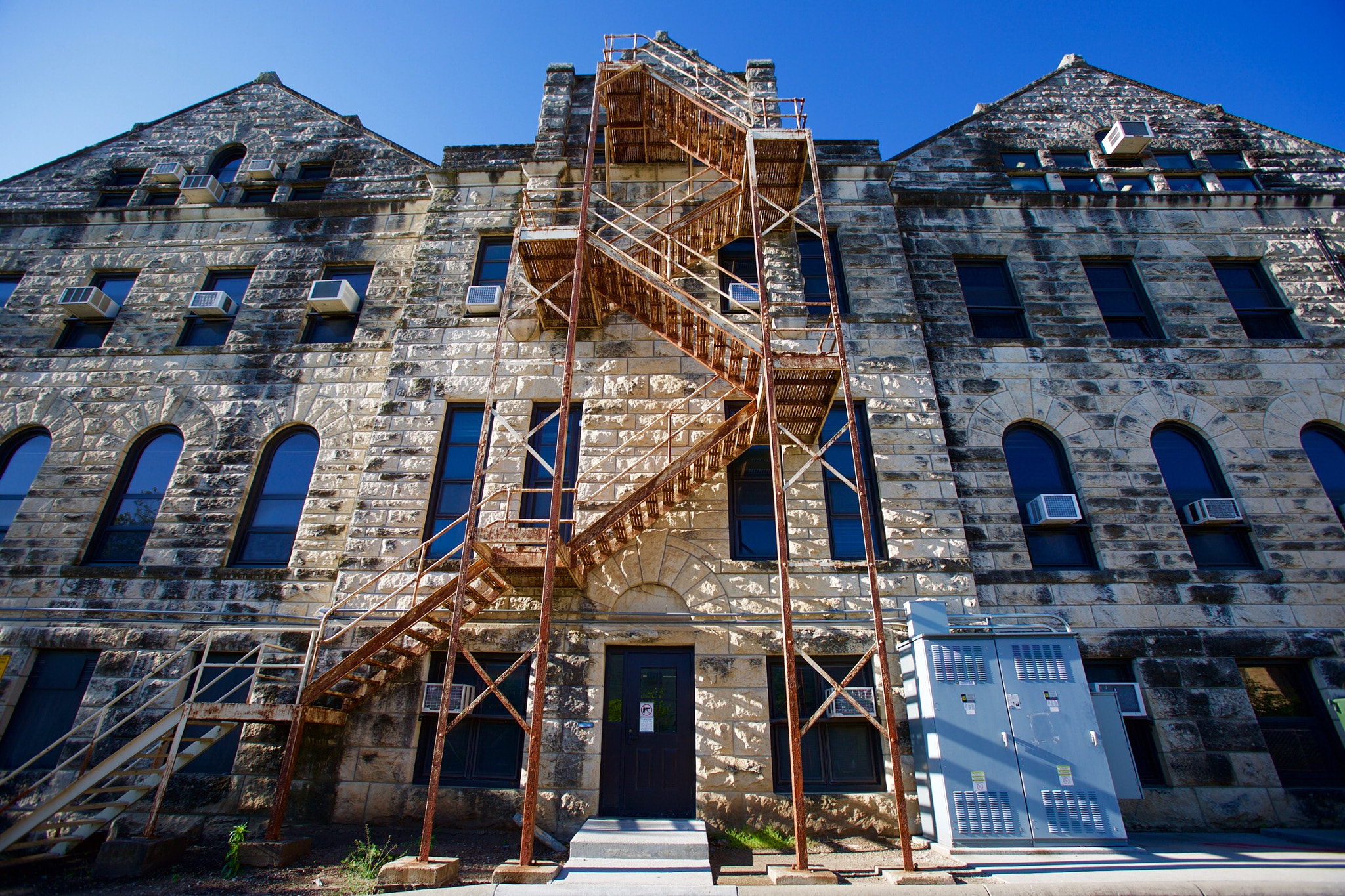 Canon EOS 5D + Canon EF 16-35mm F2.8L USM sample photo. Building photography