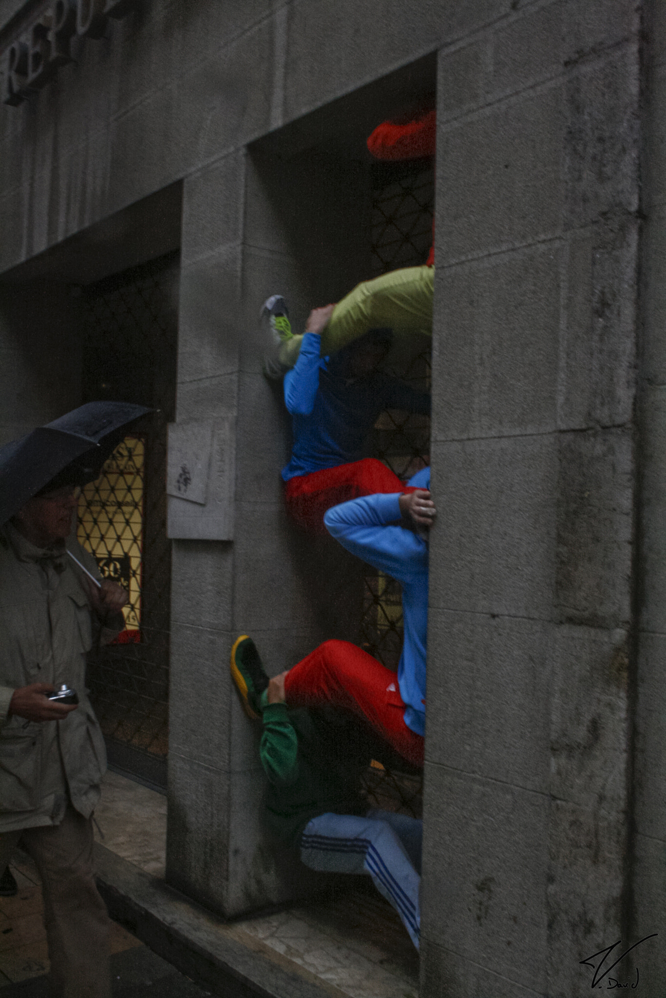 Canon EF-S 18-55mm F3.5-5.6 sample photo. Bodies in urban spaces 2 photography