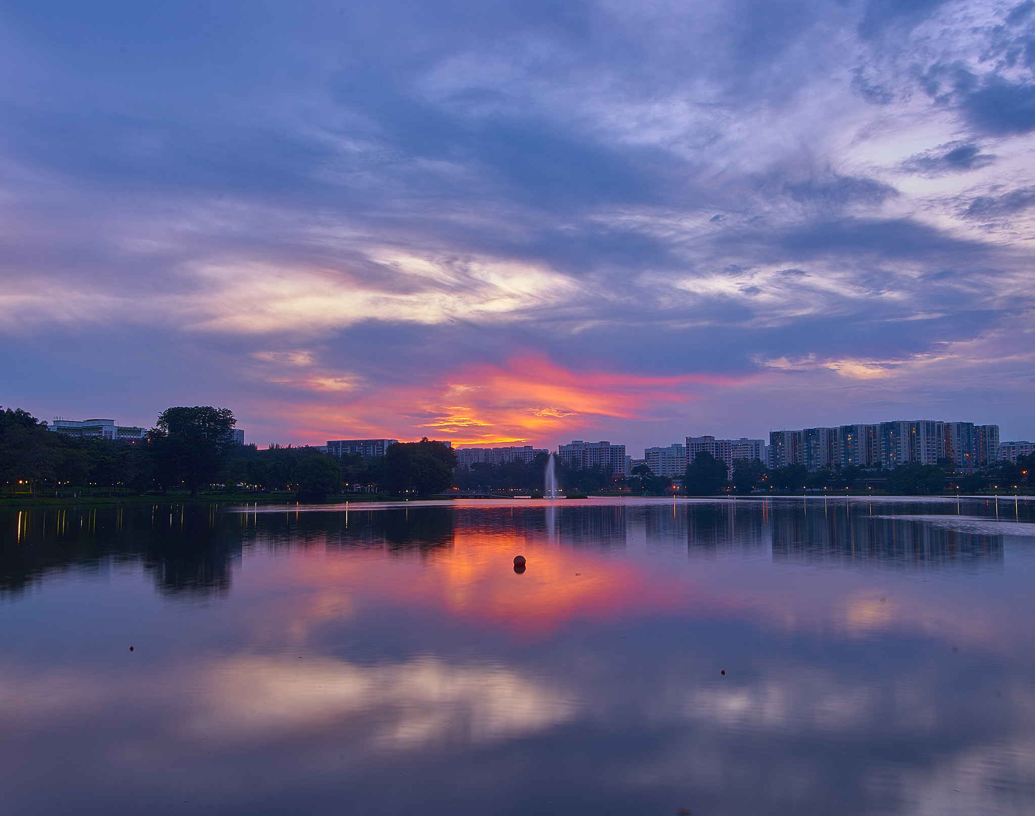 16-28mm F2.8 sample photo. Last piece of sunset photography