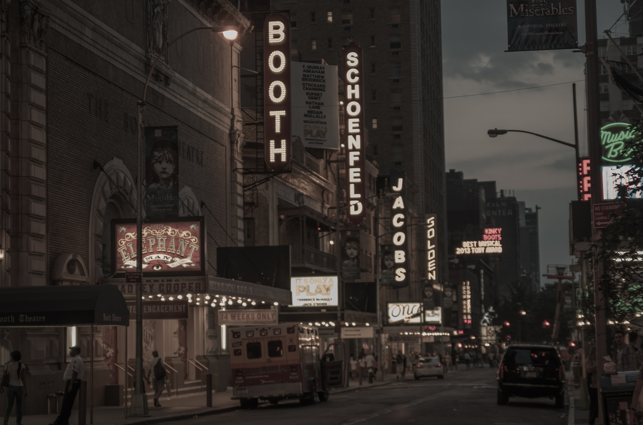 Tamron AF 28-75mm F2.8 XR Di LD Aspherical (IF) sample photo. Broadway photography