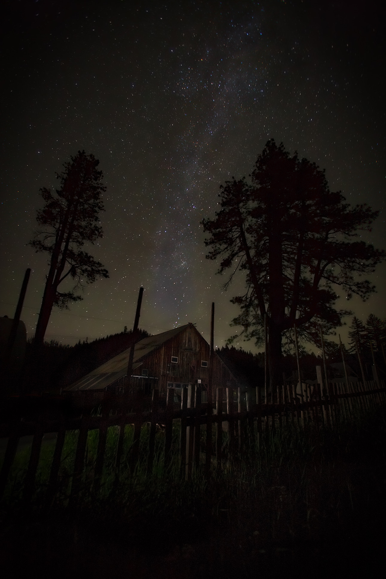 Canon EOS-1Ds Mark III + Canon EF 17-35mm f/2.8L sample photo. Starry night with barn and silhouetted trees. photography