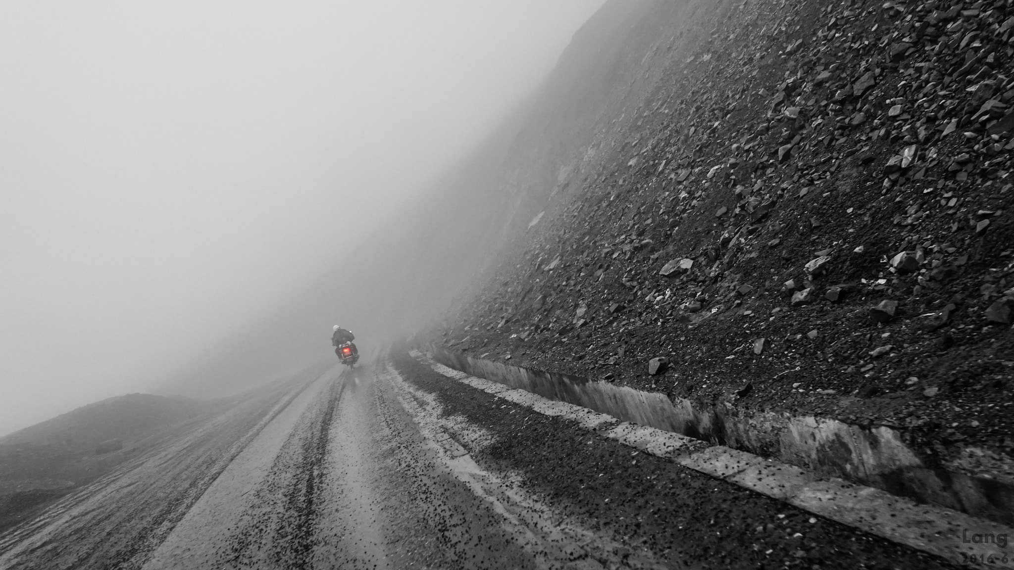 Sony a7 + FE 21mm F2.8 sample photo. Road photography