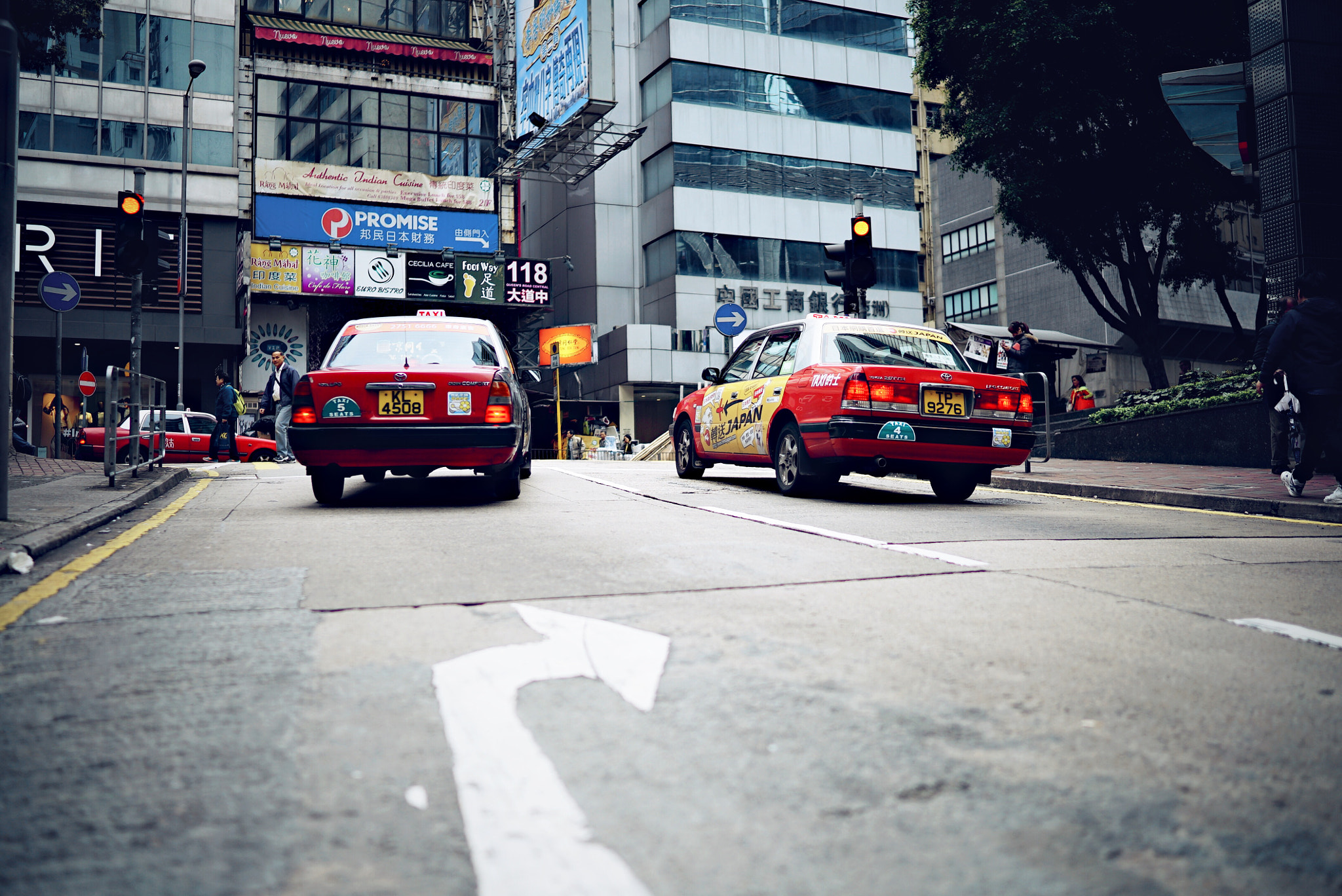 Sony a7S II + Sony Distagon T* FE 35mm F1.4 ZA sample photo. Taxi photography