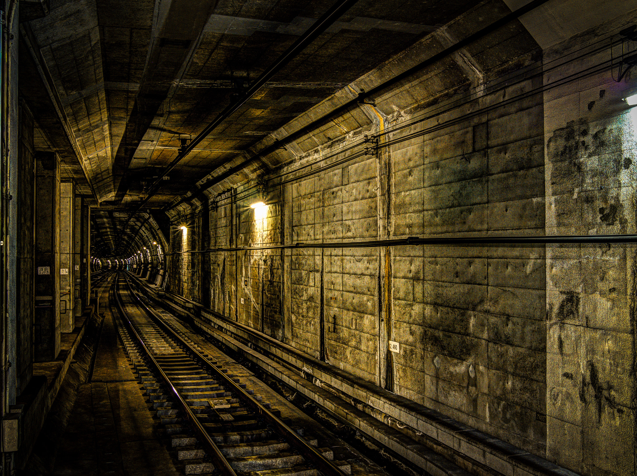Olympus OM-D E-M1 + Panasonic Lumix G 20mm F1.7 ASPH sample photo. Subway photography