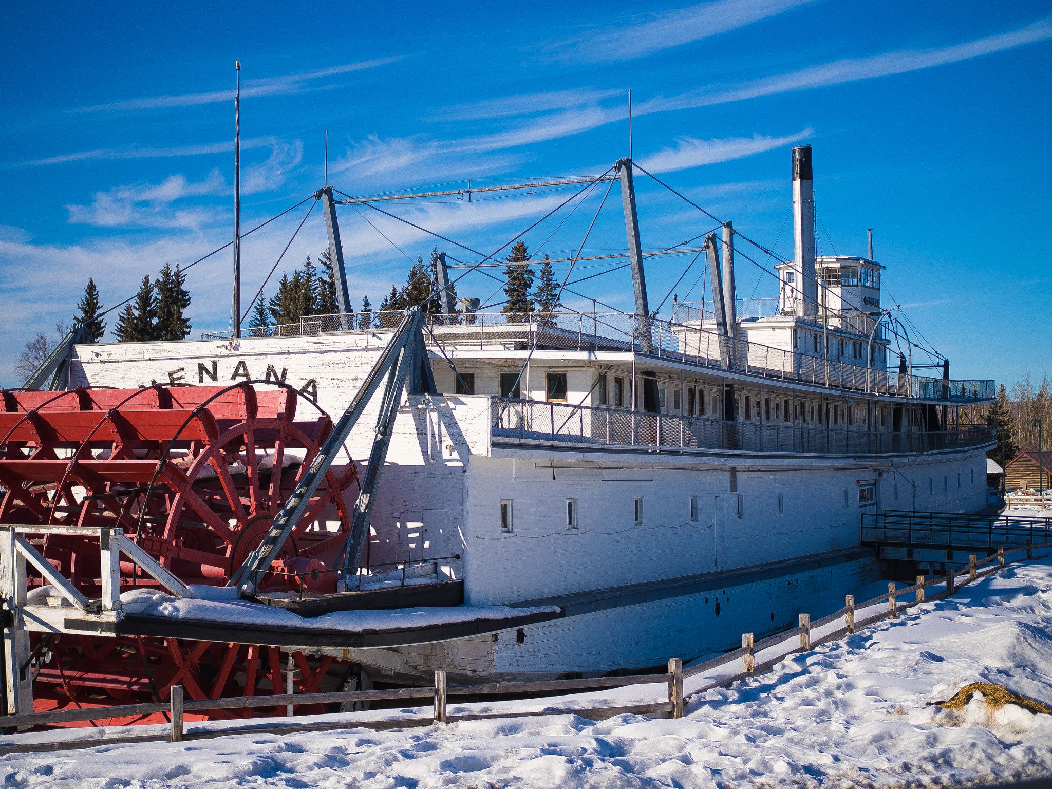 Olympus OM-D E-M5 II + Olympus M.Zuiko Digital 25mm F1.8 sample photo. It as the end of winter of alaska. lake was still frozen. photography