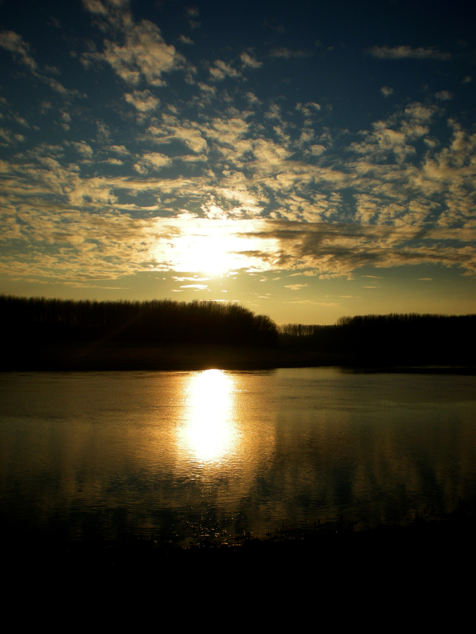 Nikon COOLPIX L14 sample photo. Sunset over the danube photography