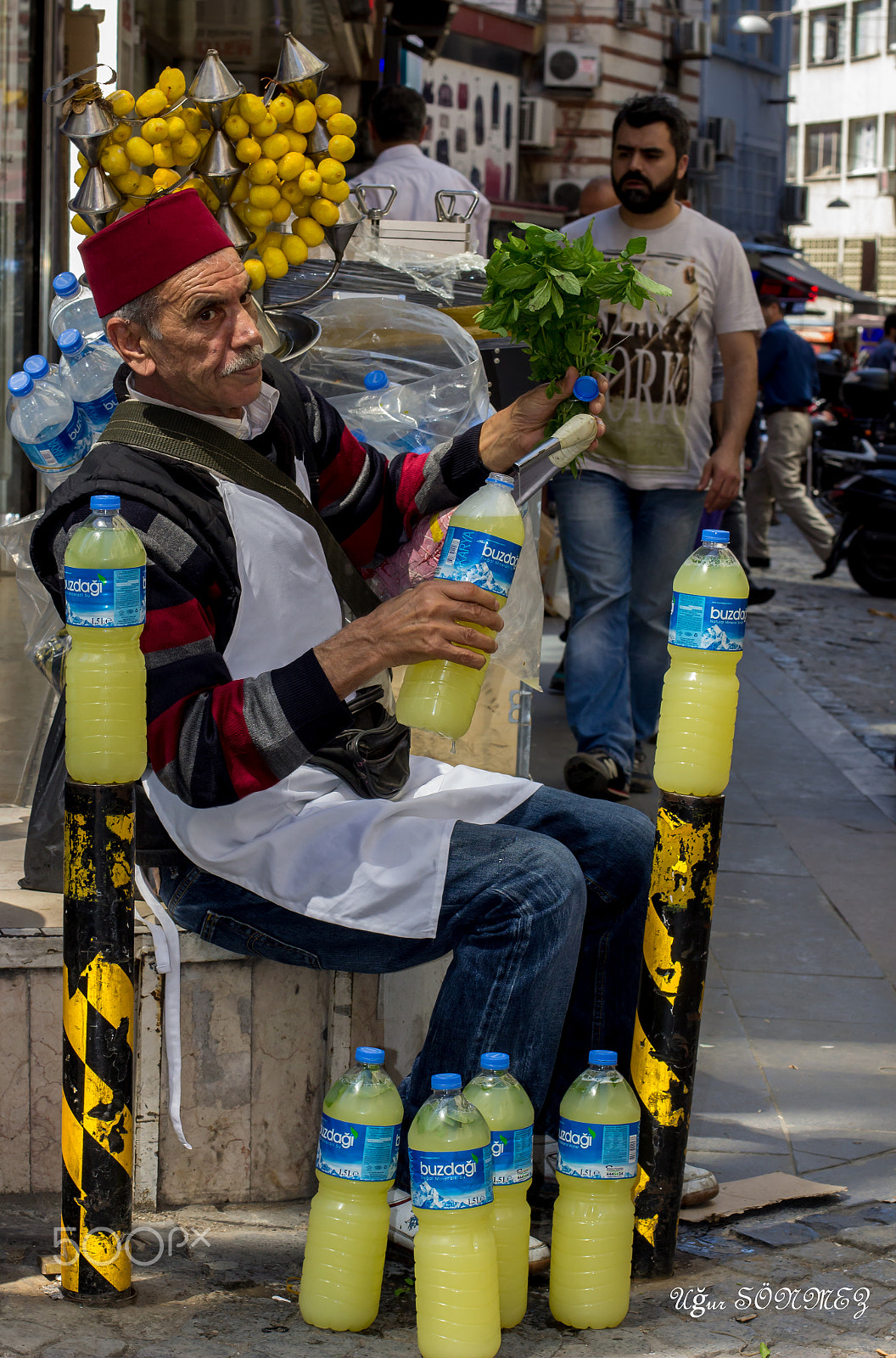 Canon EOS 600D (Rebel EOS T3i / EOS Kiss X5) + Canon EF 50mm F1.4 USM sample photo. İstanbul'da ramazan limonata nane İstanbul life 20 photography