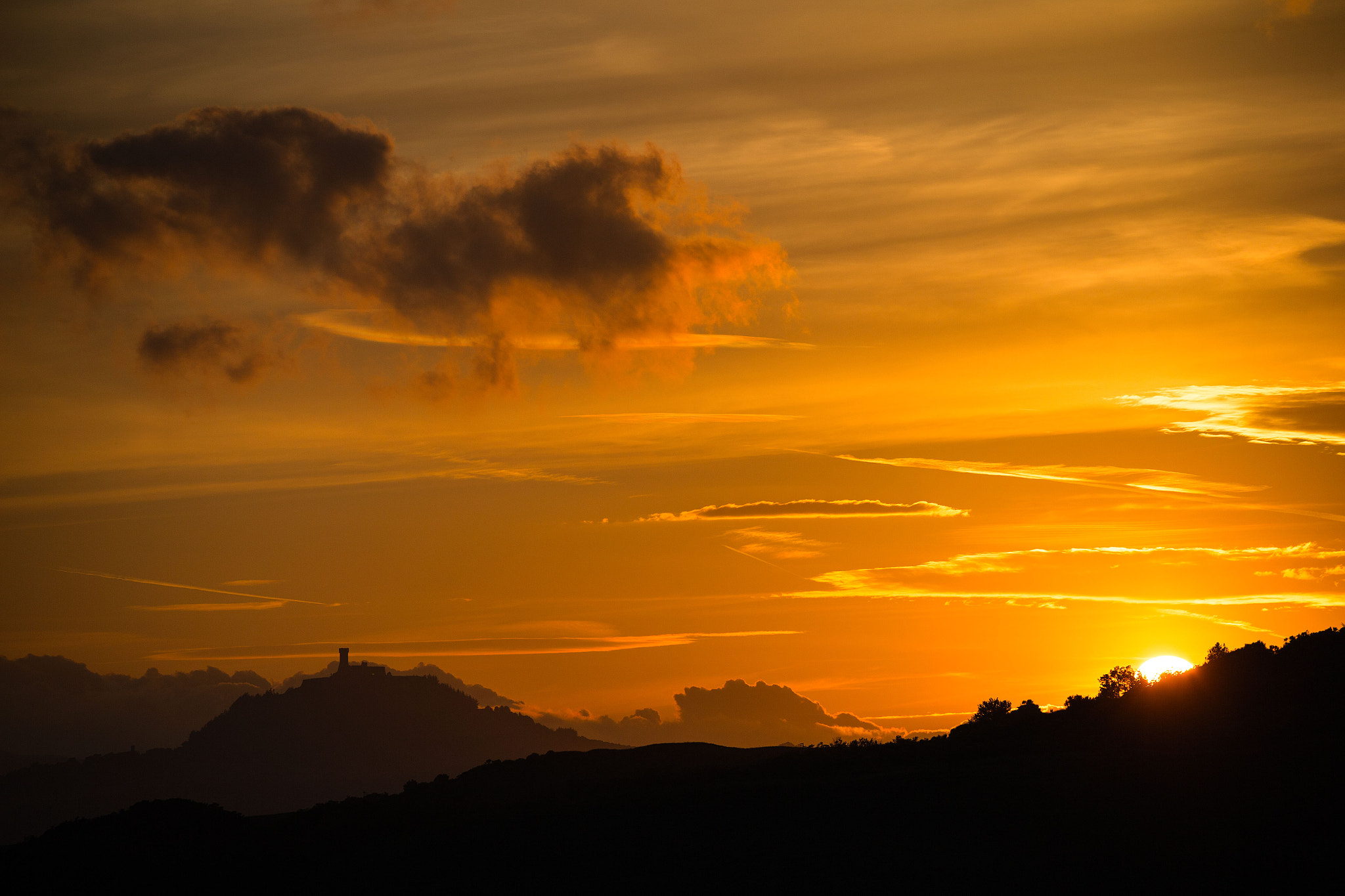 Canon EF 70-300mm F4-5.6L IS USM sample photo. Radicofani al tramonto photography