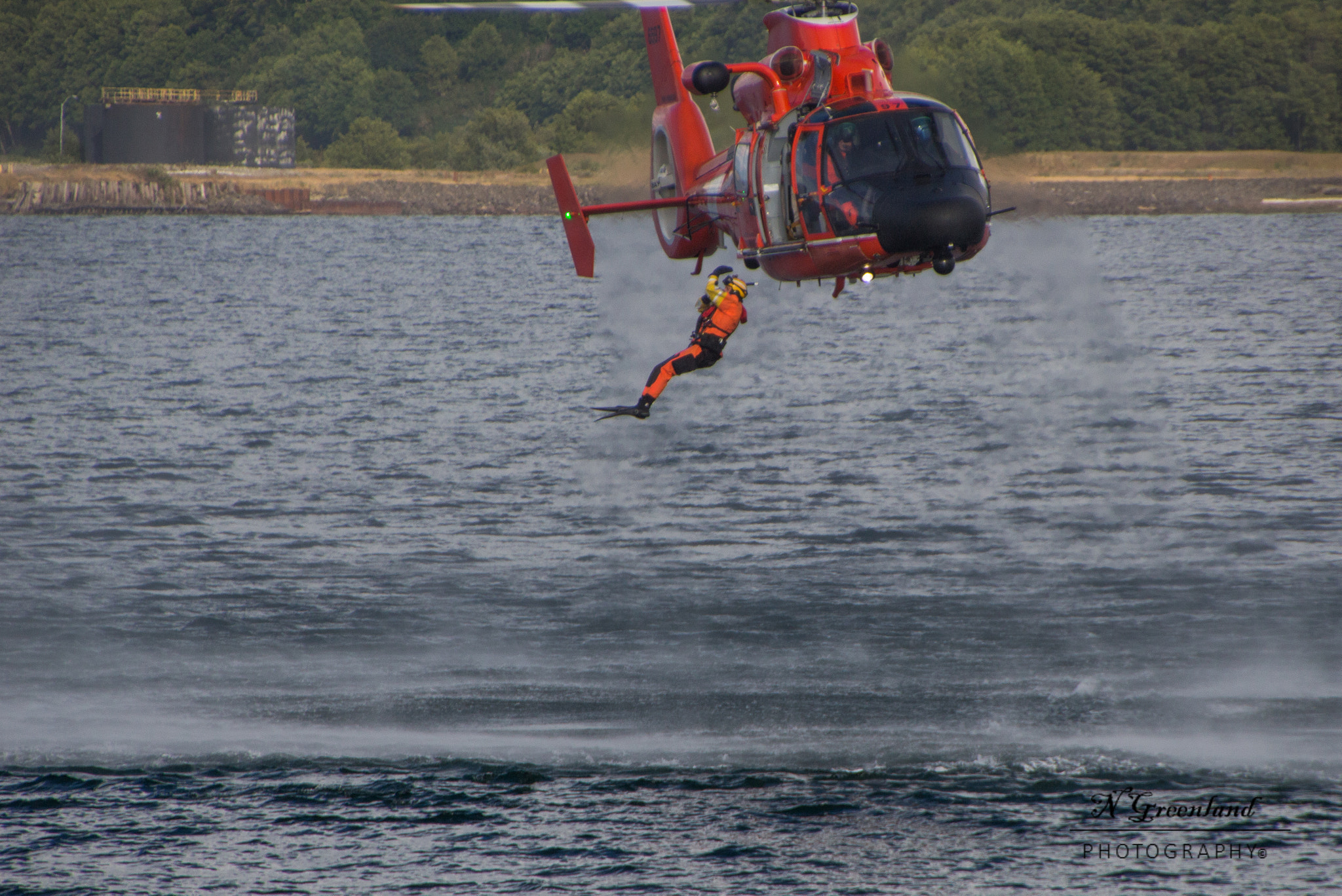 Canon EOS 100D (EOS Rebel SL1 / EOS Kiss X7) sample photo. Rescue helicopter photography