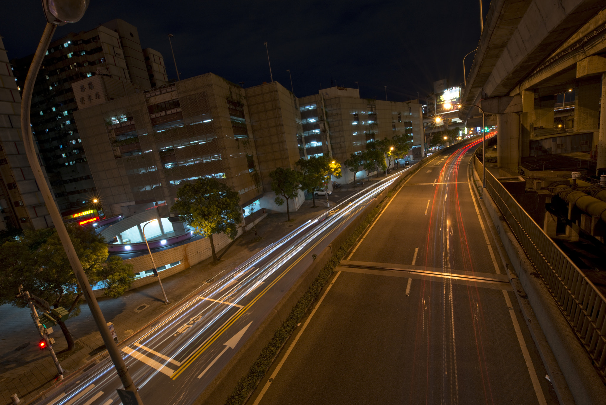 AF Zoom-Nikkor 35-80mm f/4-5.6D sample photo. Walking on the bridge photography