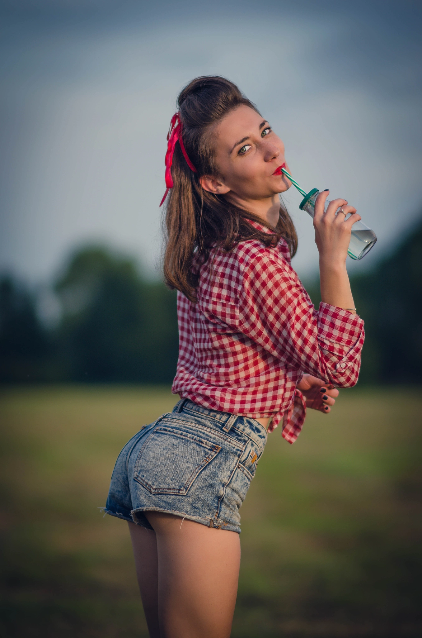 Nikon D7000 + Sigma 85mm F1.4 EX DG HSM sample photo. Pinup bottle photography