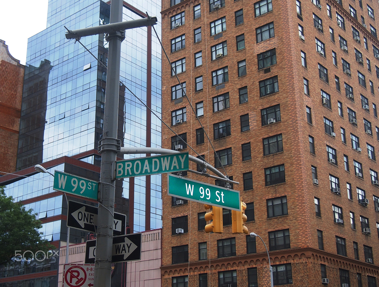 Olympus PEN E-P3 sample photo. W 99 st & broadway photography