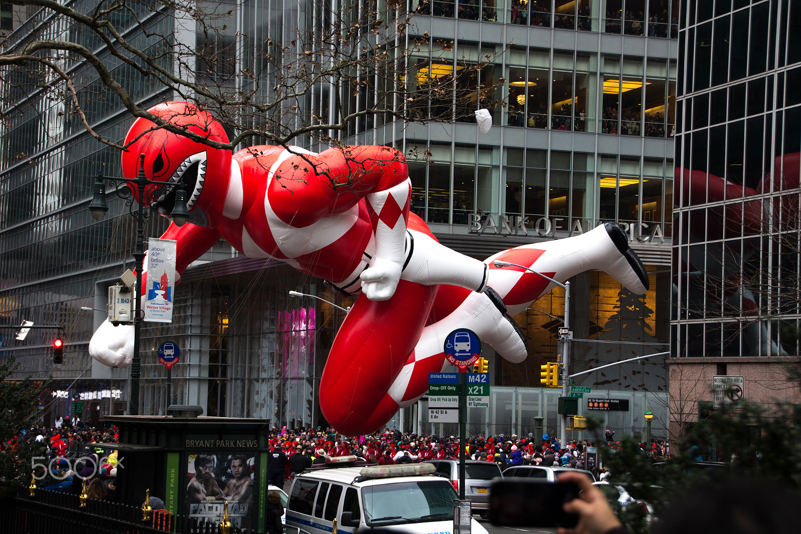 Canon EOS 650D (EOS Rebel T4i / EOS Kiss X6i) + Tamron 18-270mm F3.5-6.3 Di II VC PZD sample photo. Manhattan moments: power ranger on macy´s parade photography