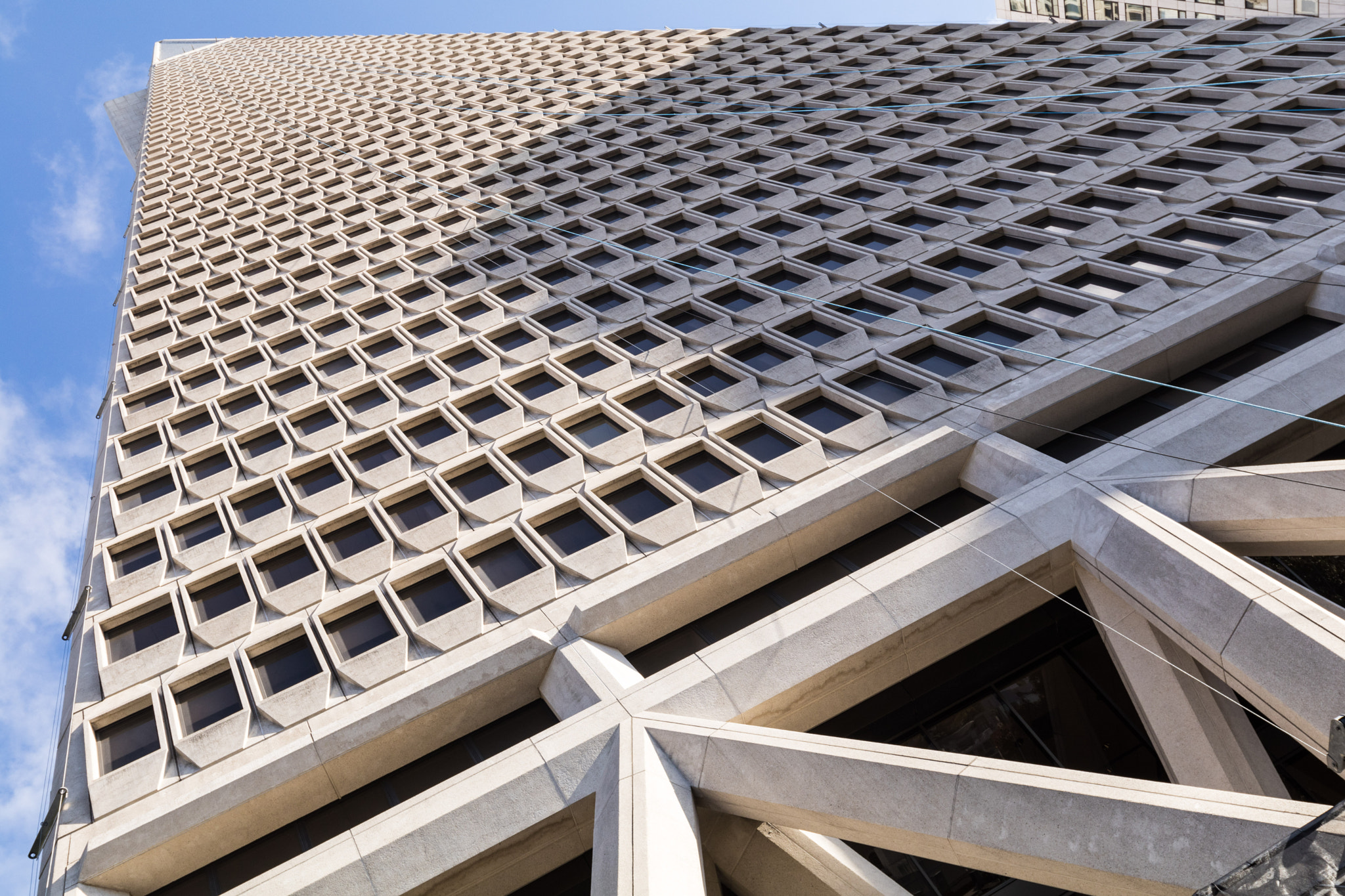 Canon EOS 80D + Canon EF 16-35mm F4L IS USM sample photo. Transamerica tower, san francisco photography