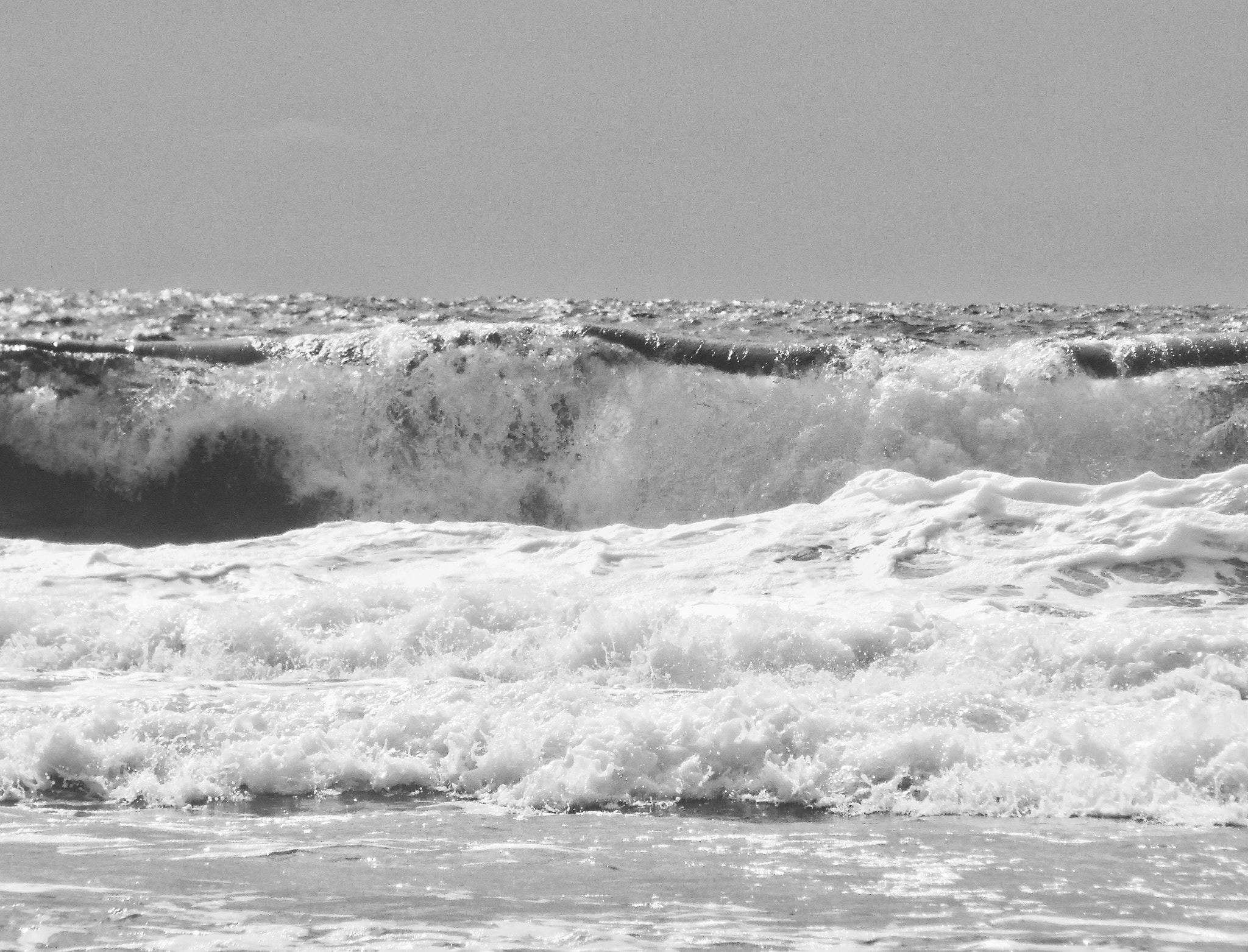Samsung WB2200F sample photo. Relentless sea photography