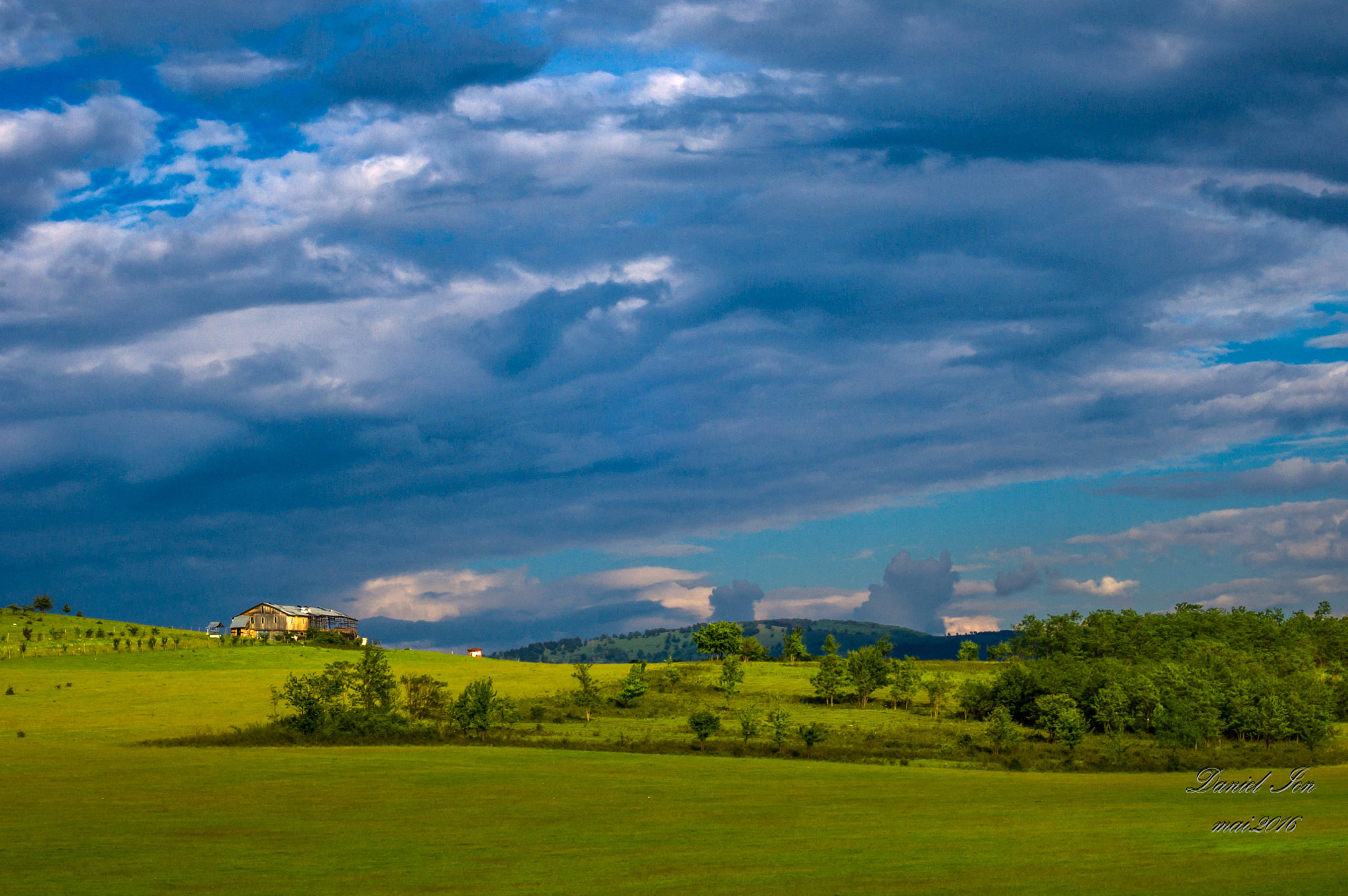 smc PENTAX-FA 70-200mm F4-5.6 sample photo. House on the hill photography