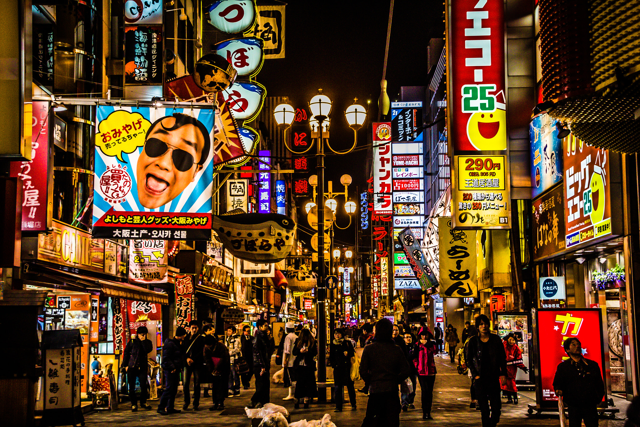 Canon EOS 550D (EOS Rebel T2i / EOS Kiss X4) sample photo. Crazy osaka photography