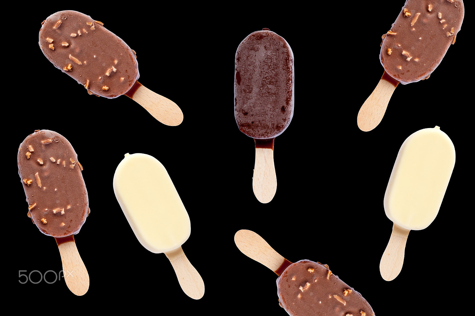 Canon EOS 500D (EOS Rebel T1i / EOS Kiss X3) + Canon EF 40mm F2.8 STM sample photo. Many ice creams on black background photography