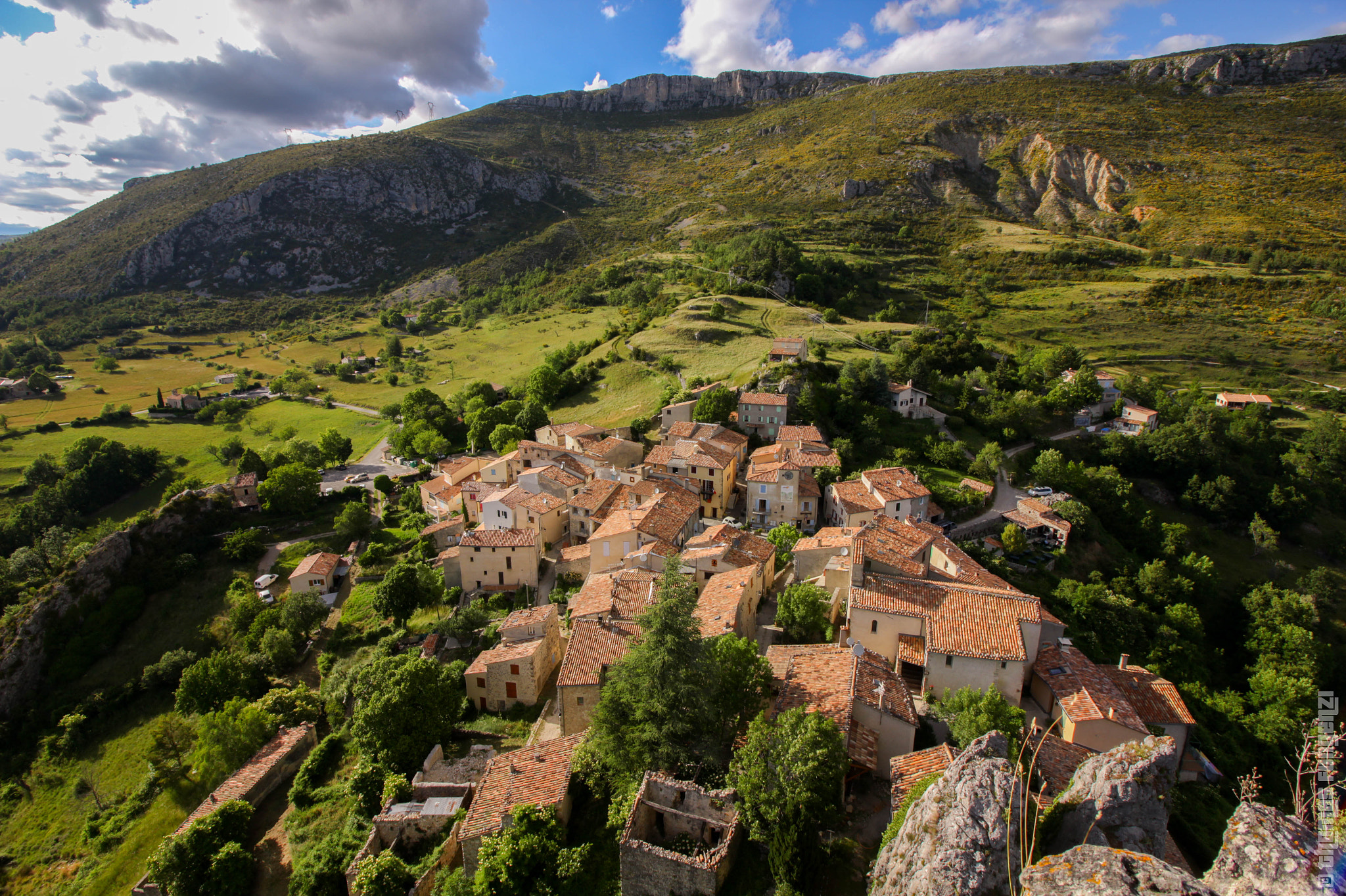 Canon EOS 550D (EOS Rebel T2i / EOS Kiss X4) + Canon EF-S 10-18mm F4.5–5.6 IS STM sample photo. Verdon gorges - photo trip around rougon village photography