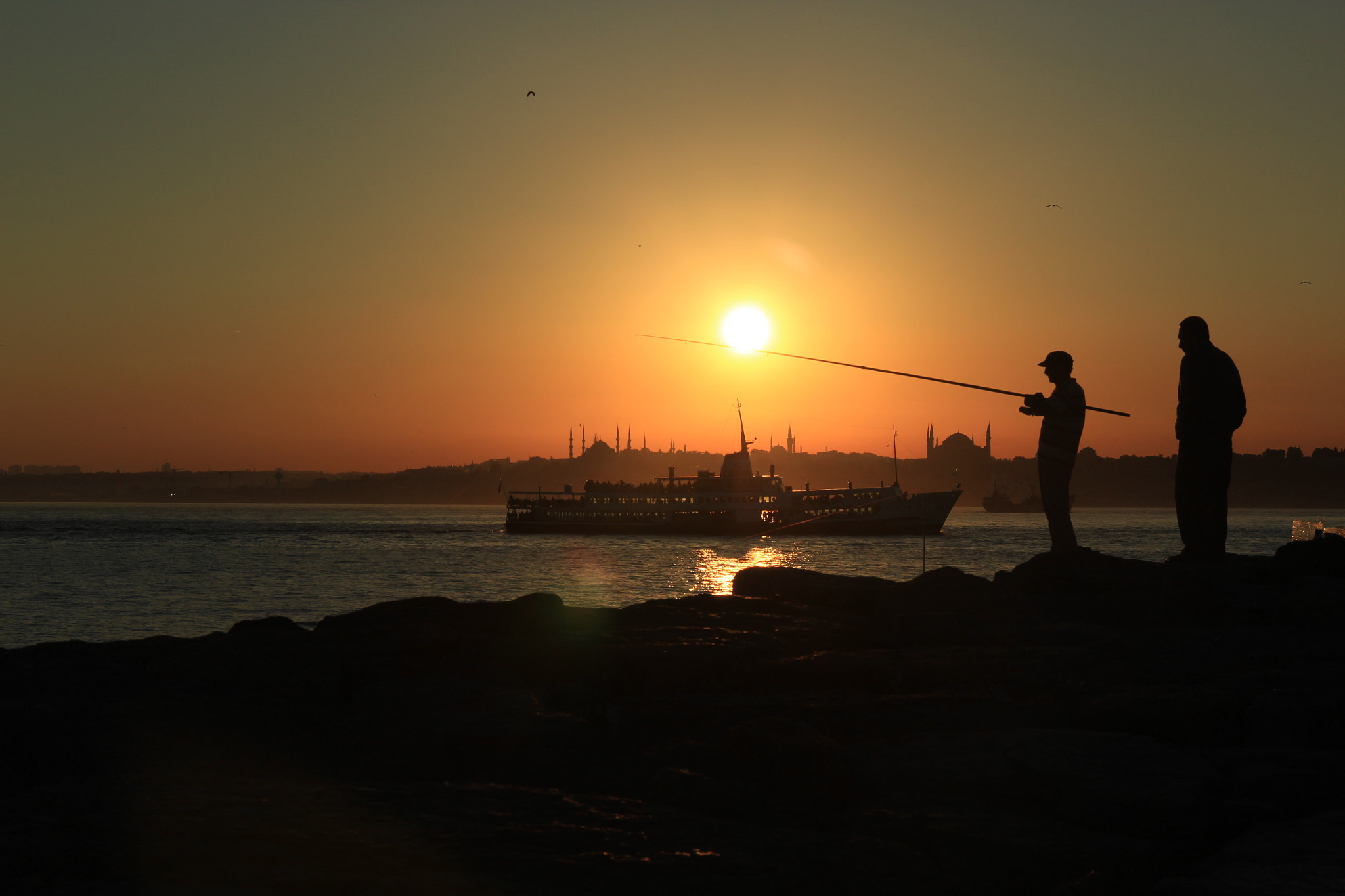 Canon EF-S 17-55mm F2.8 IS USM sample photo. Sunset on istanbul photography