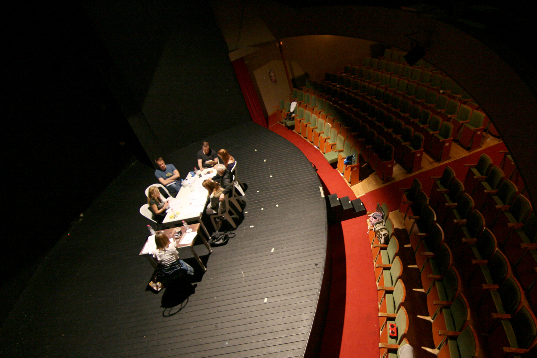 Canon EOS 400D (EOS Digital Rebel XTi / EOS Kiss Digital X) sample photo. Theatre group reading the text photography