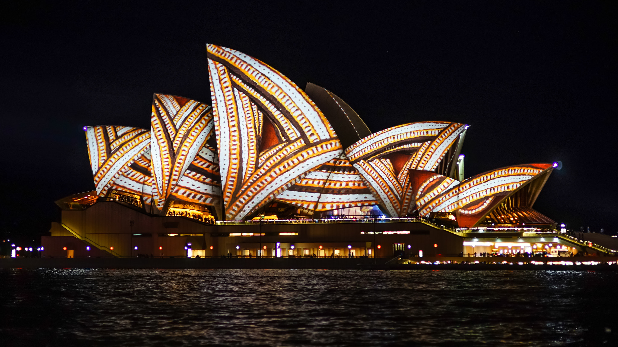 Sony a99 II + 85mm F1.4 sample photo. Vivid sydney 20 photography