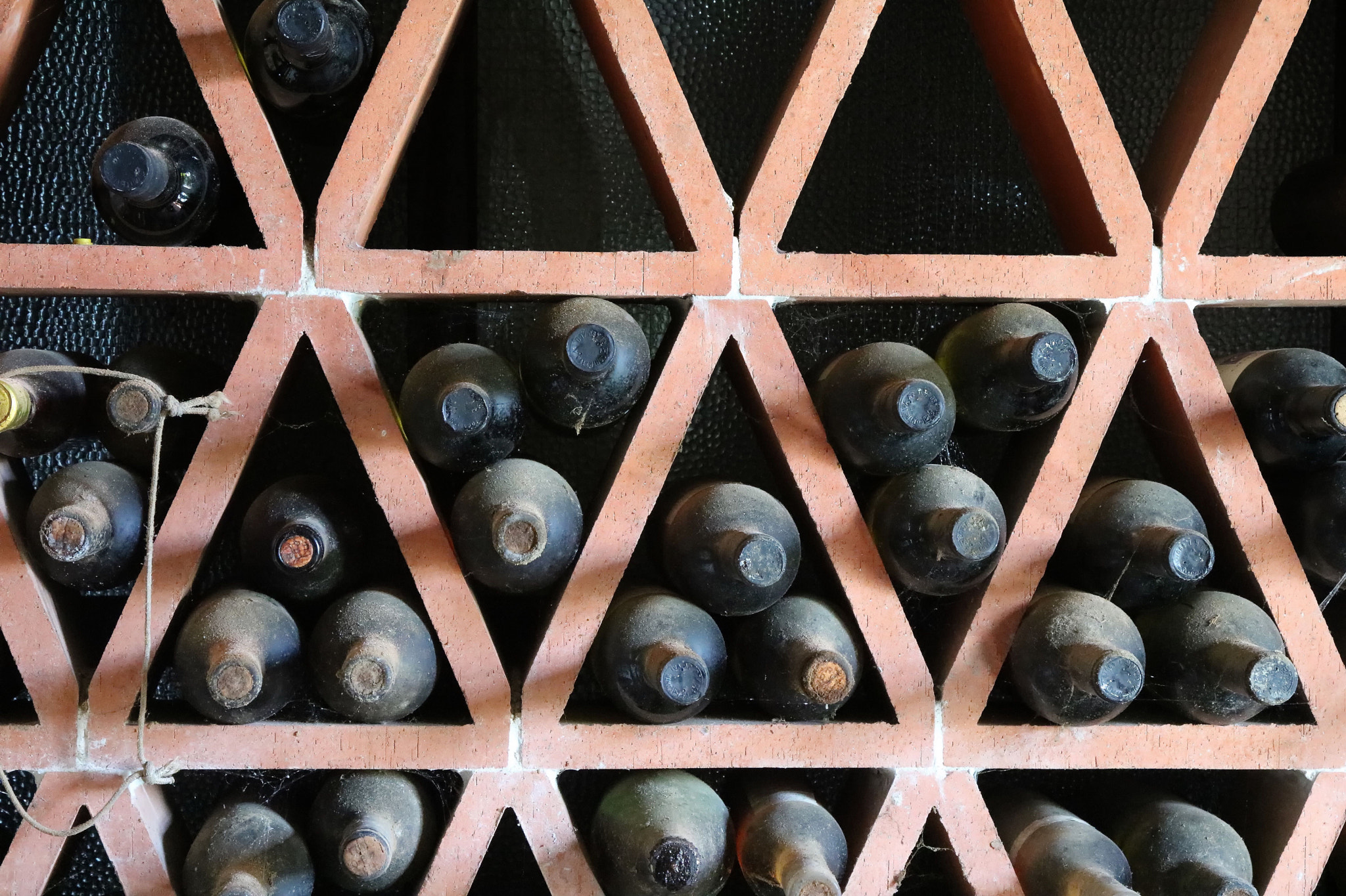 Canon EOS 750D (EOS Rebel T6i / EOS Kiss X8i) sample photo. Wine bottles photography