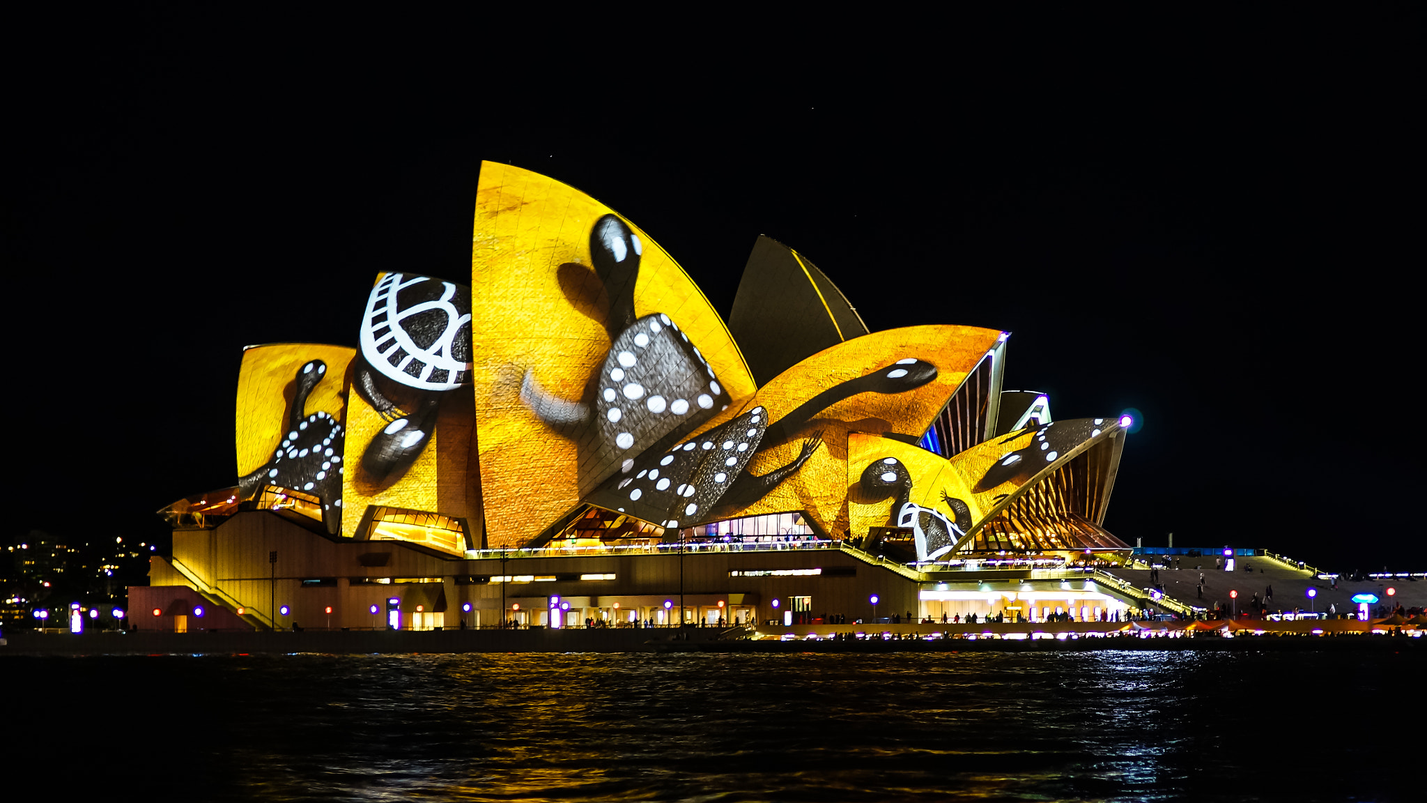 Sony a99 II + 85mm F1.4 sample photo. Vivid sydney 36 photography