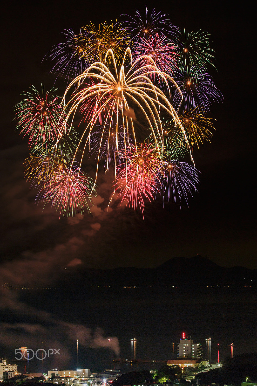 Canon EOS 100D (EOS Rebel SL1 / EOS Kiss X7) sample photo. Fireworks in japan photography