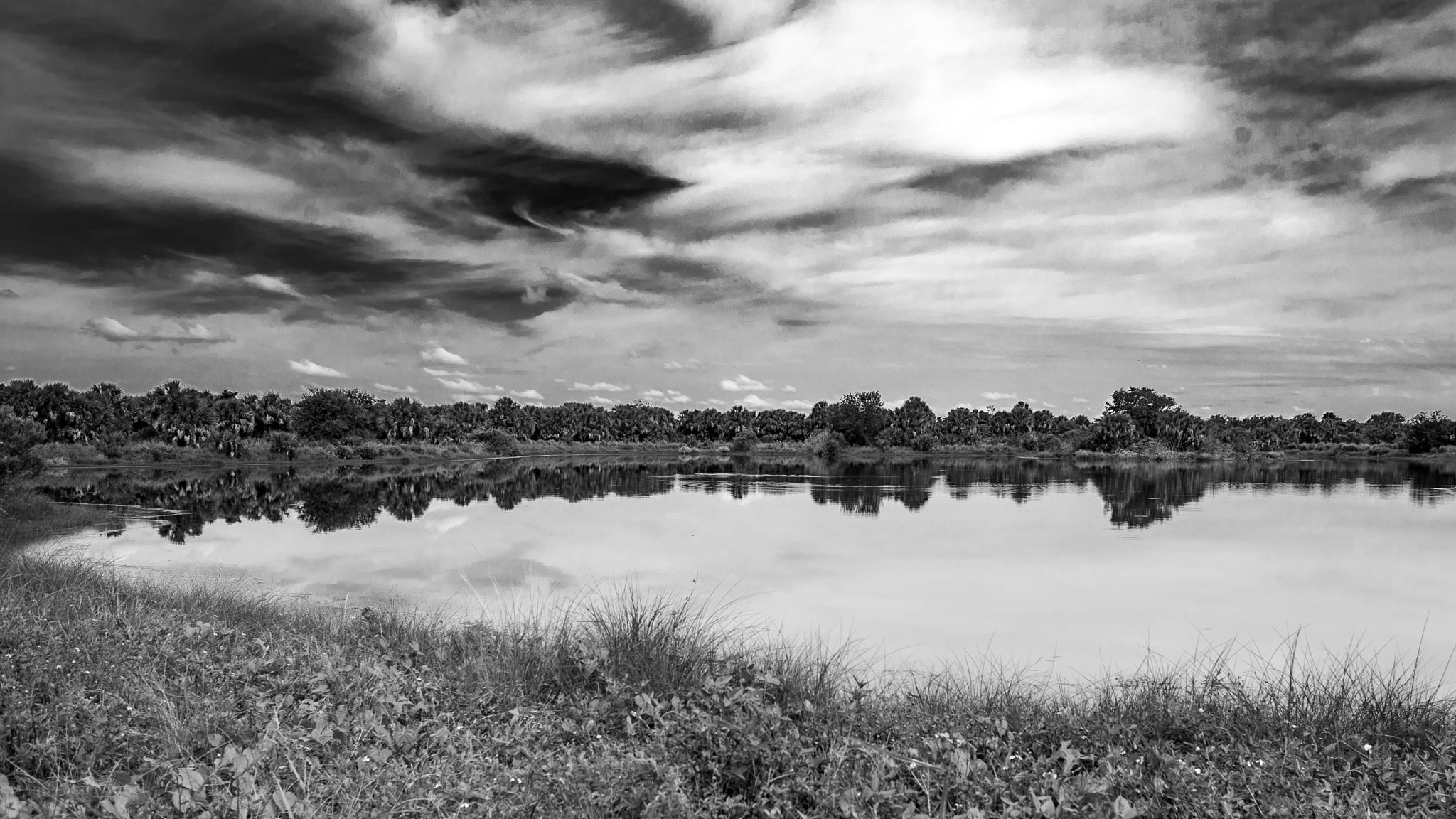 Nikon D700 + AF Nikkor 28mm f/2.8 sample photo. Lake in b&w photography