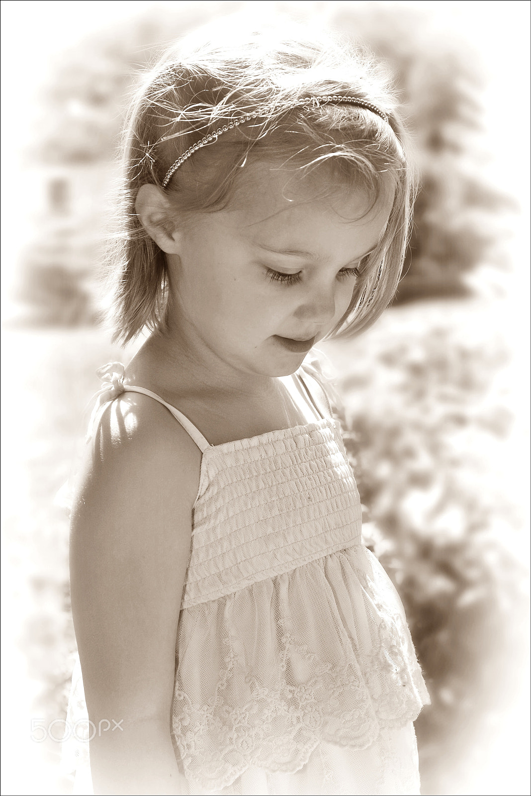 Sigma 17-70mm F2.8-4 DC Macro HSM | C sample photo. Thoughtful angel photography