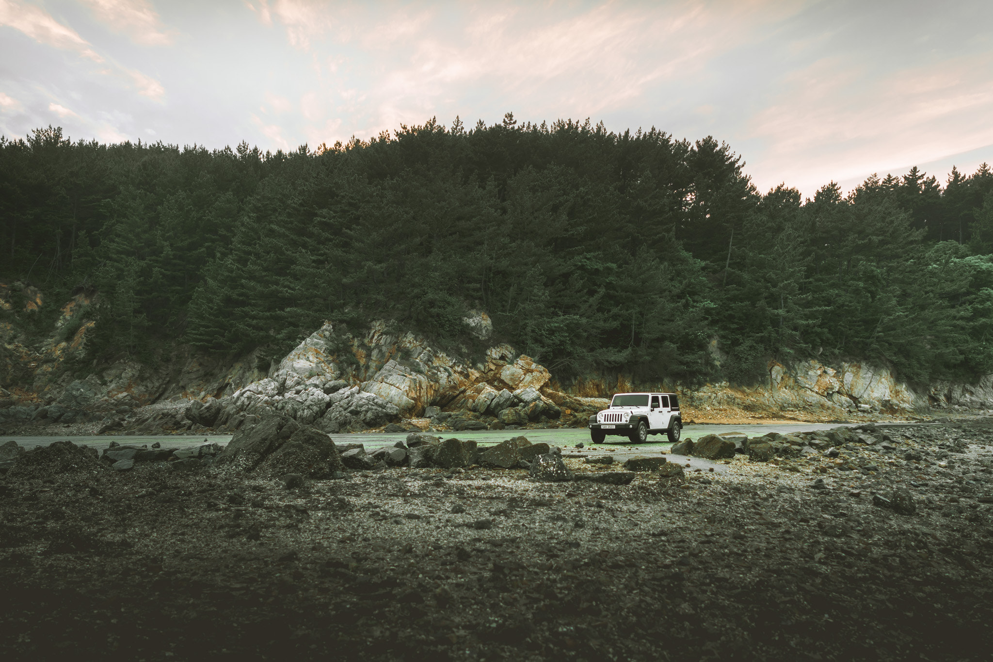 Sony a7 + ZEISS Batis 25mm F2 sample photo. Jeep sea photography
