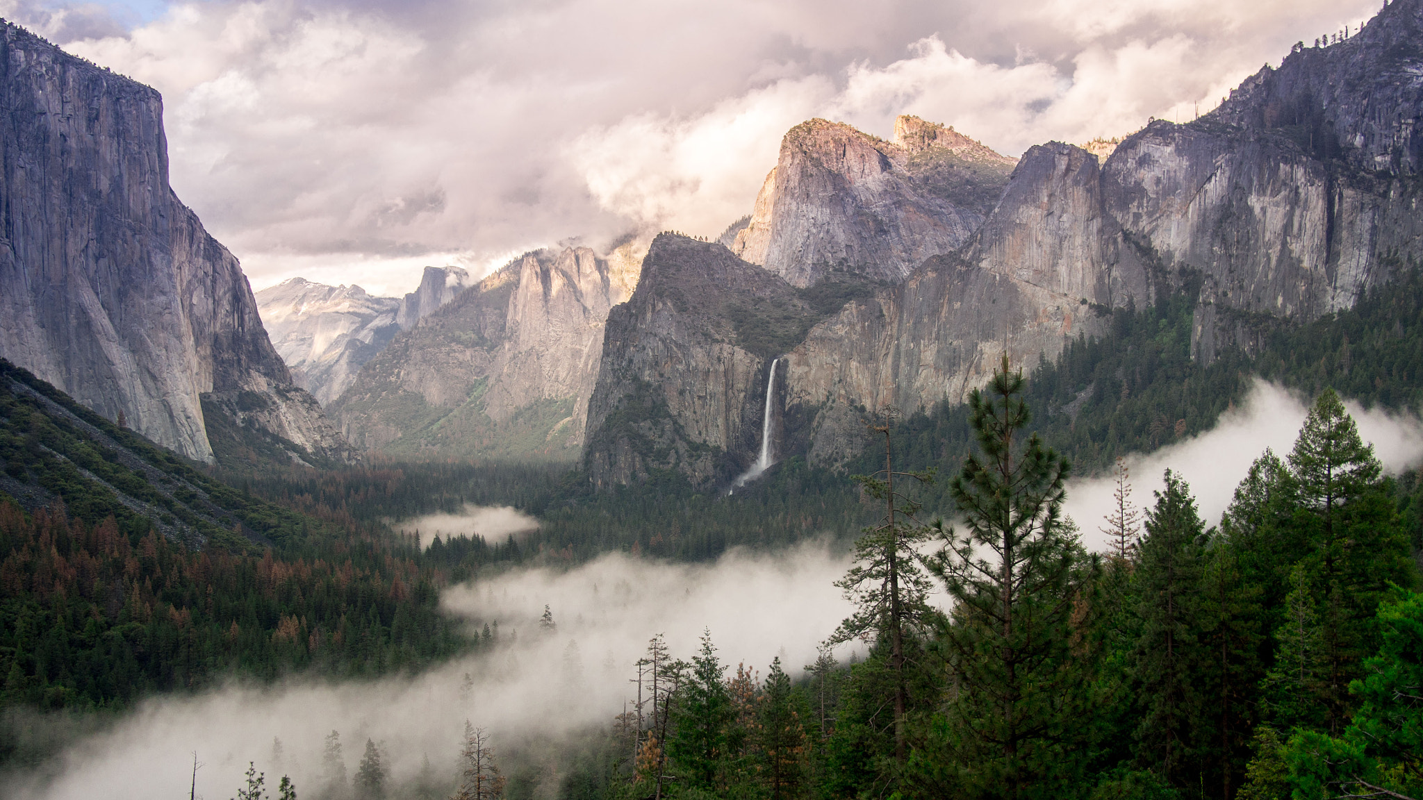 LUMIX G 20/F1.7 II sample photo. Descended clouds on dusky yosemite photography