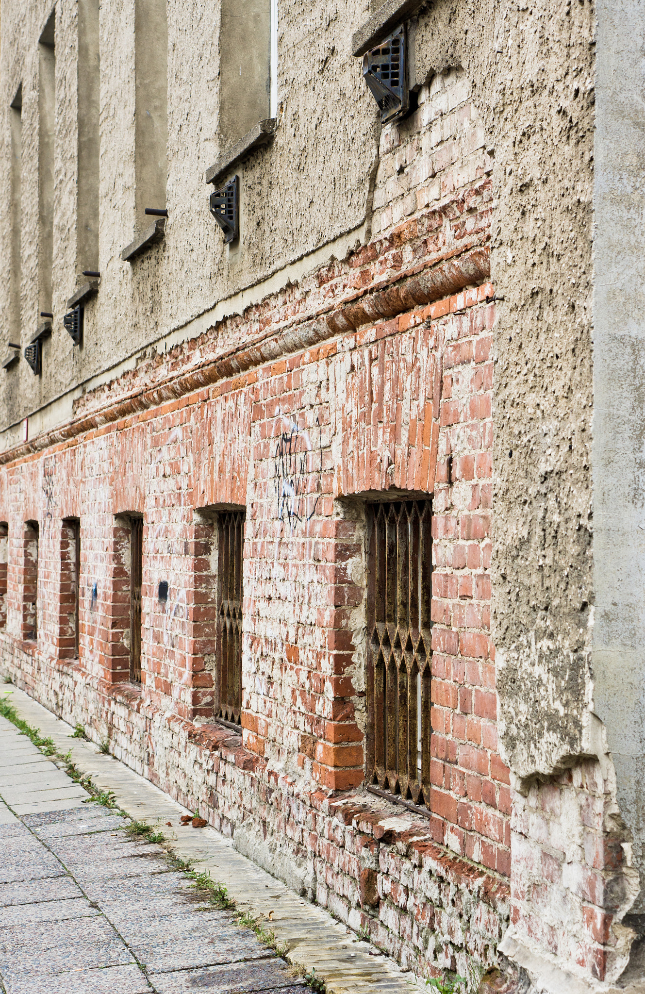 Sony Alpha NEX-5 + E 50mm F1.8 OSS sample photo. Derelict building photography